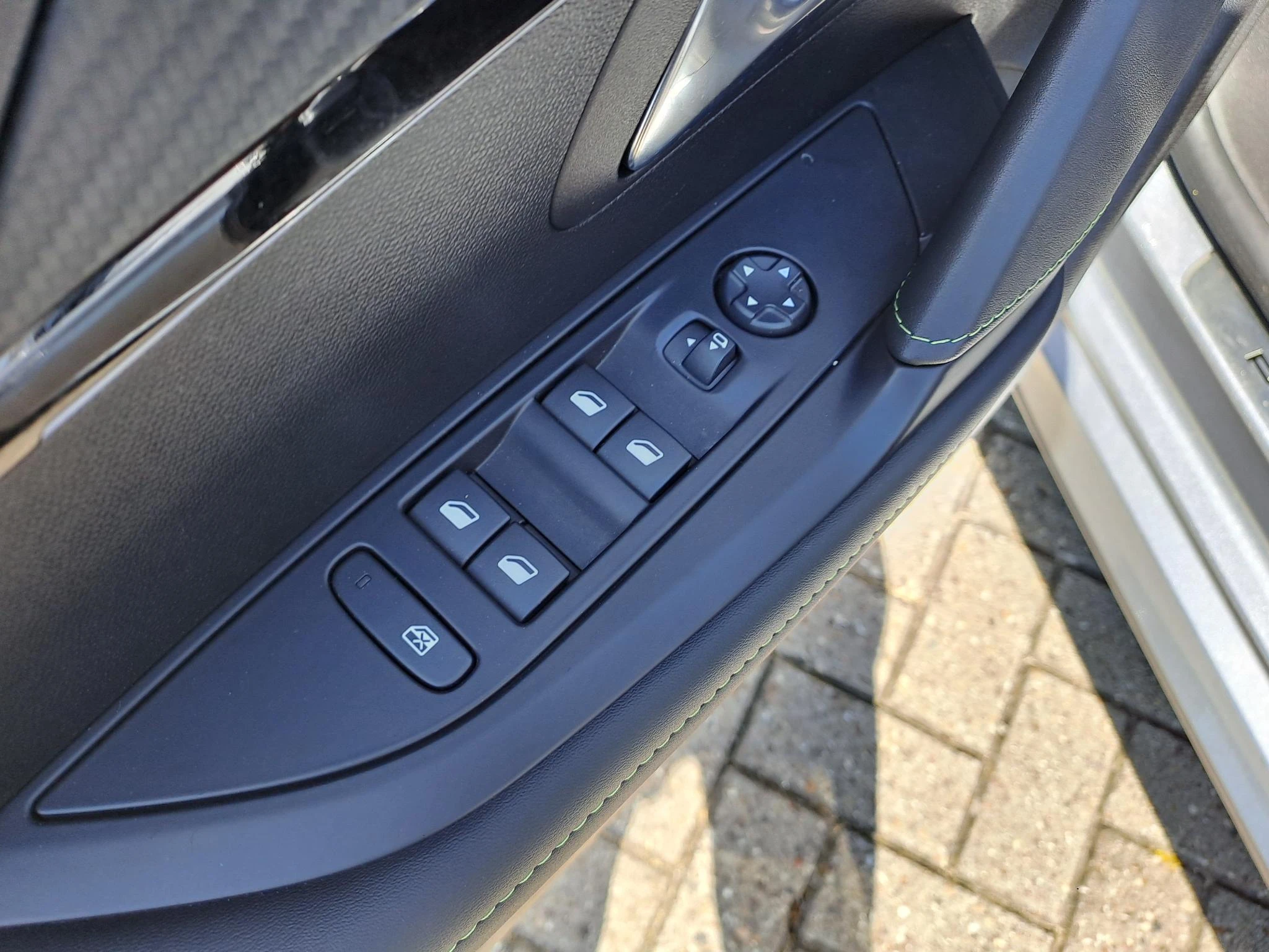 Peugeot-208-image-12