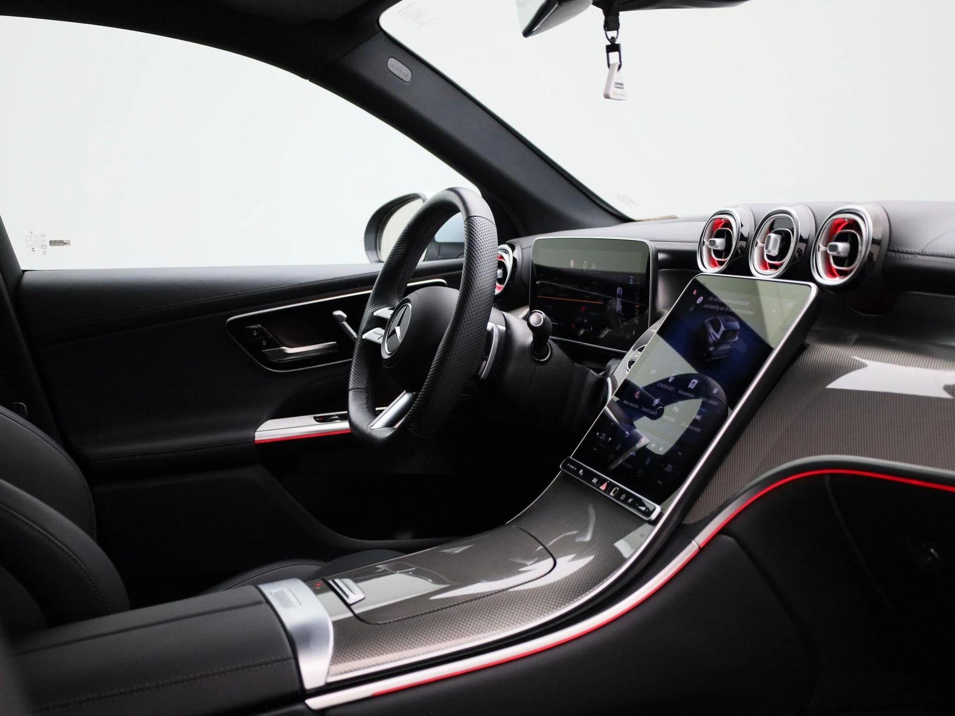Mercedes-Benz-GLC-image-36