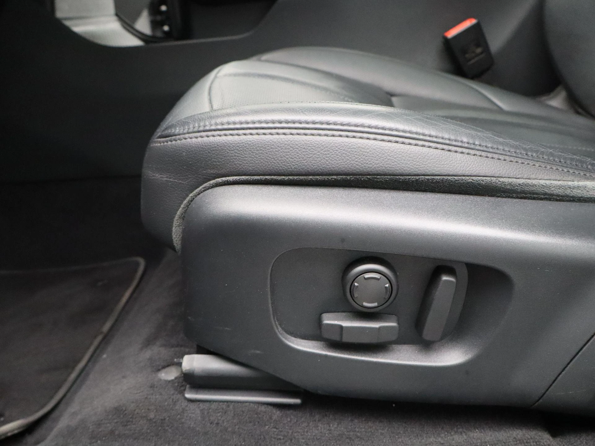 Land Rover-Range Rover Evoque-image-29