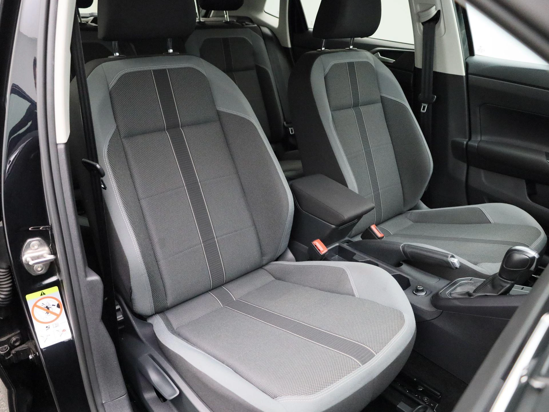 Volkswagen-Polo-image-31