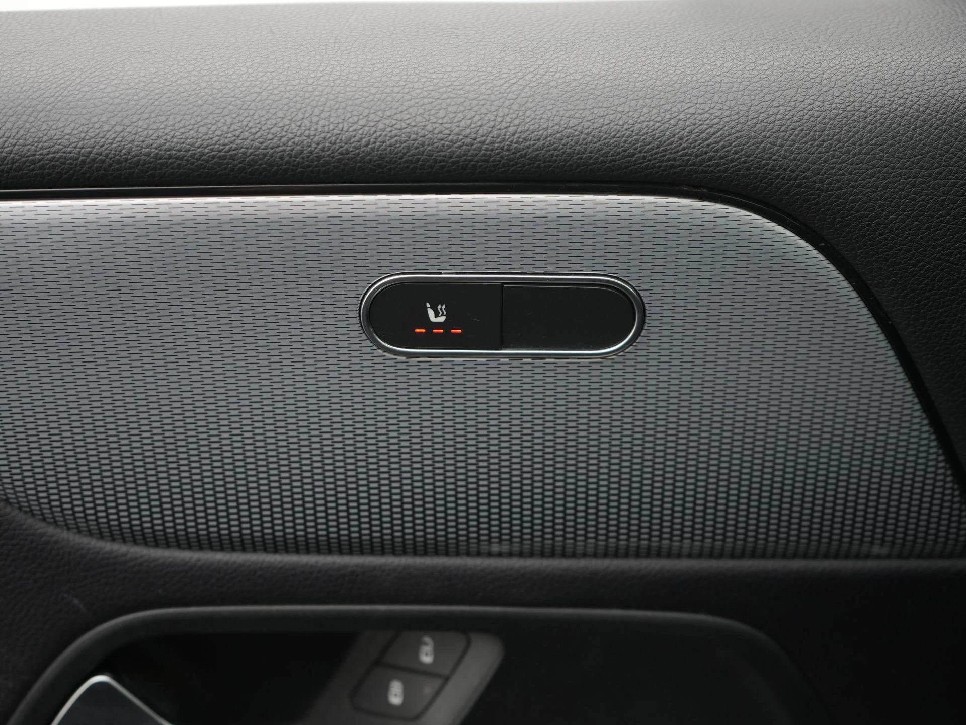 Mercedes-Benz-GLB-image-24
