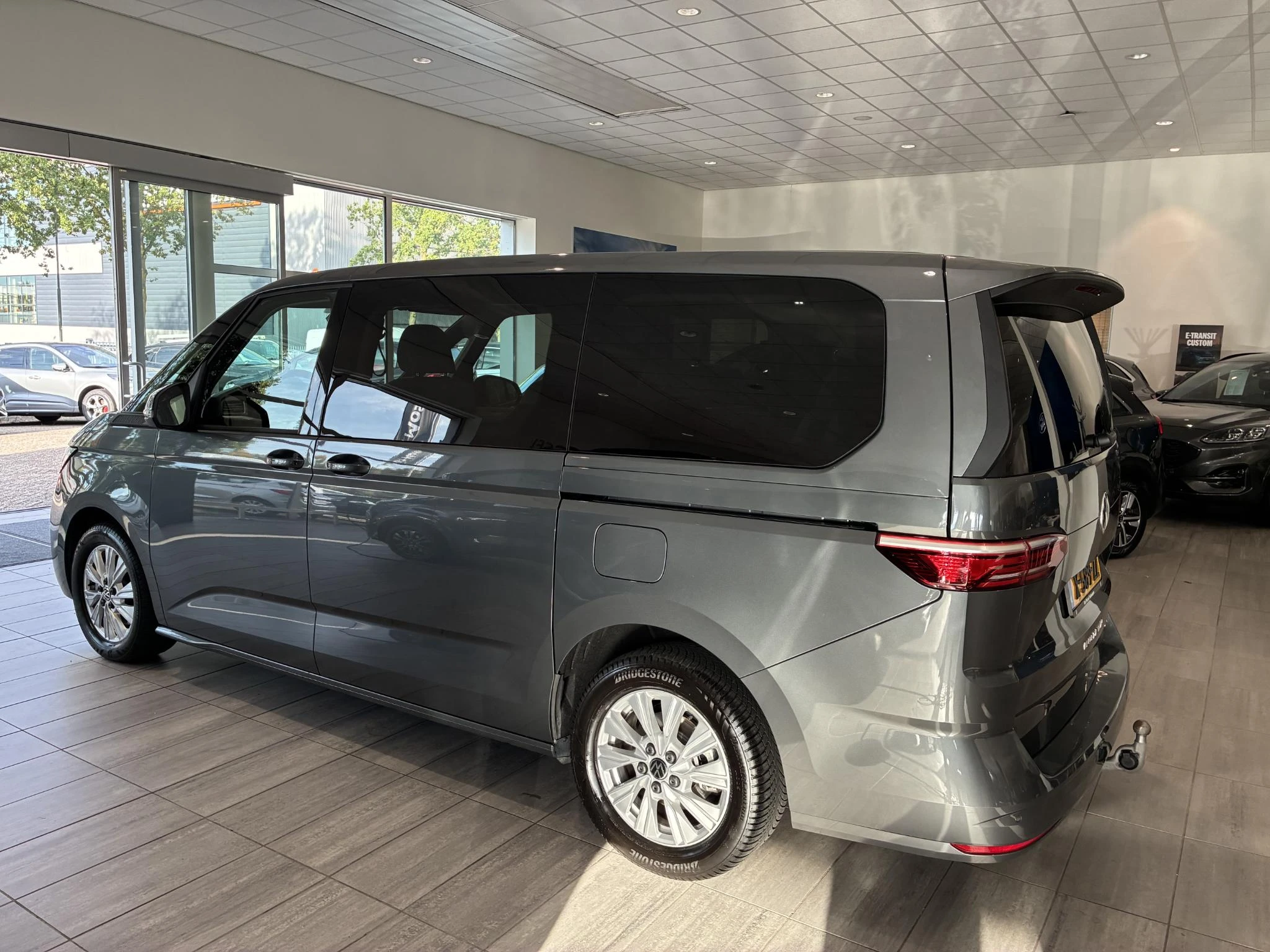 Volkswagen-Multivan-image-2