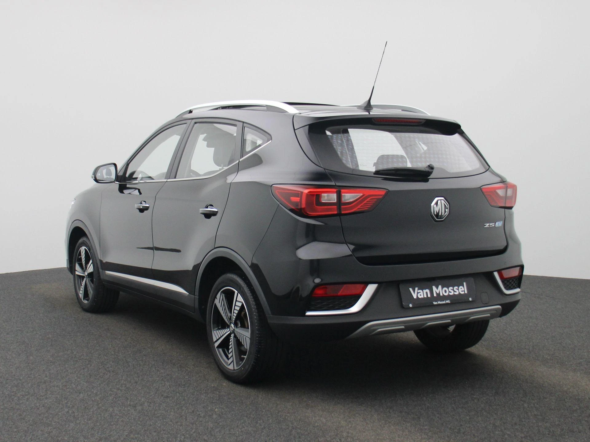 MG-ZS EV-image-1
