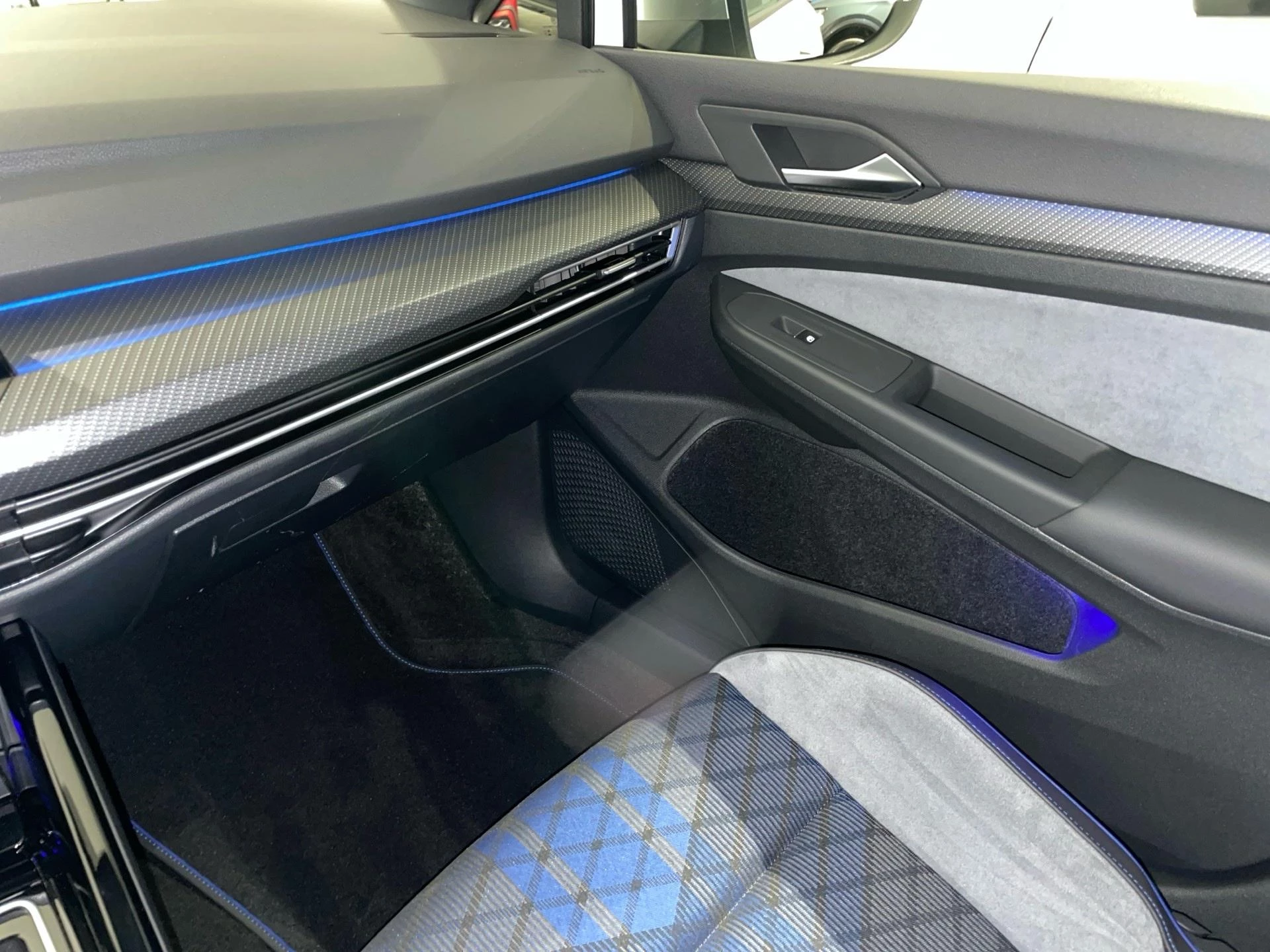 Volkswagen-Golf-image-8