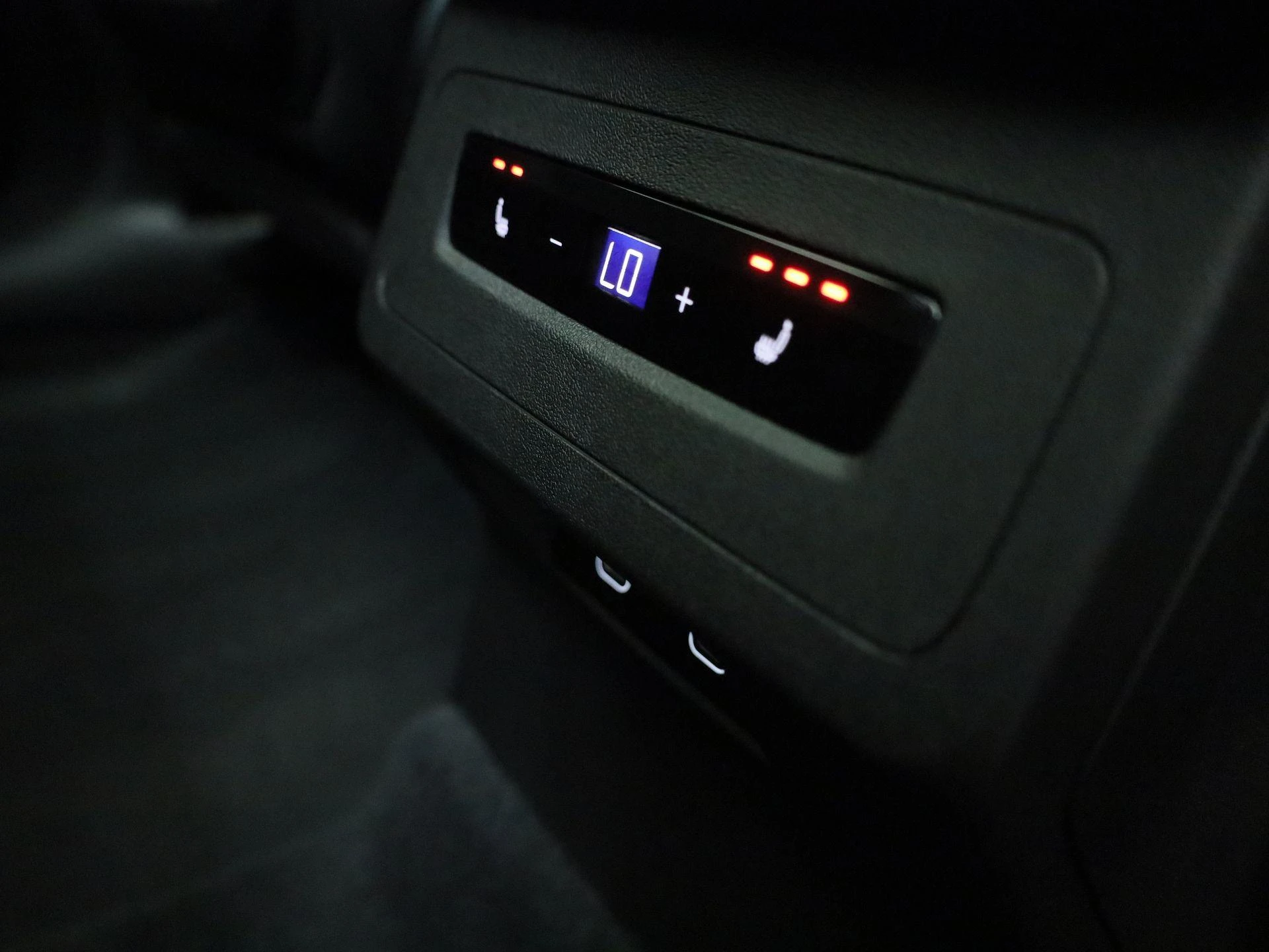 Audi-Q6 e-tron-image-44