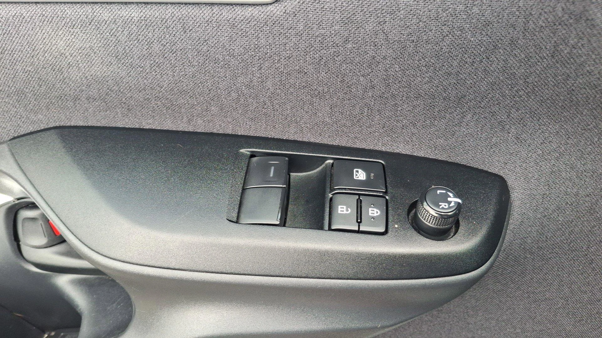 Toyota-Yaris-image-14