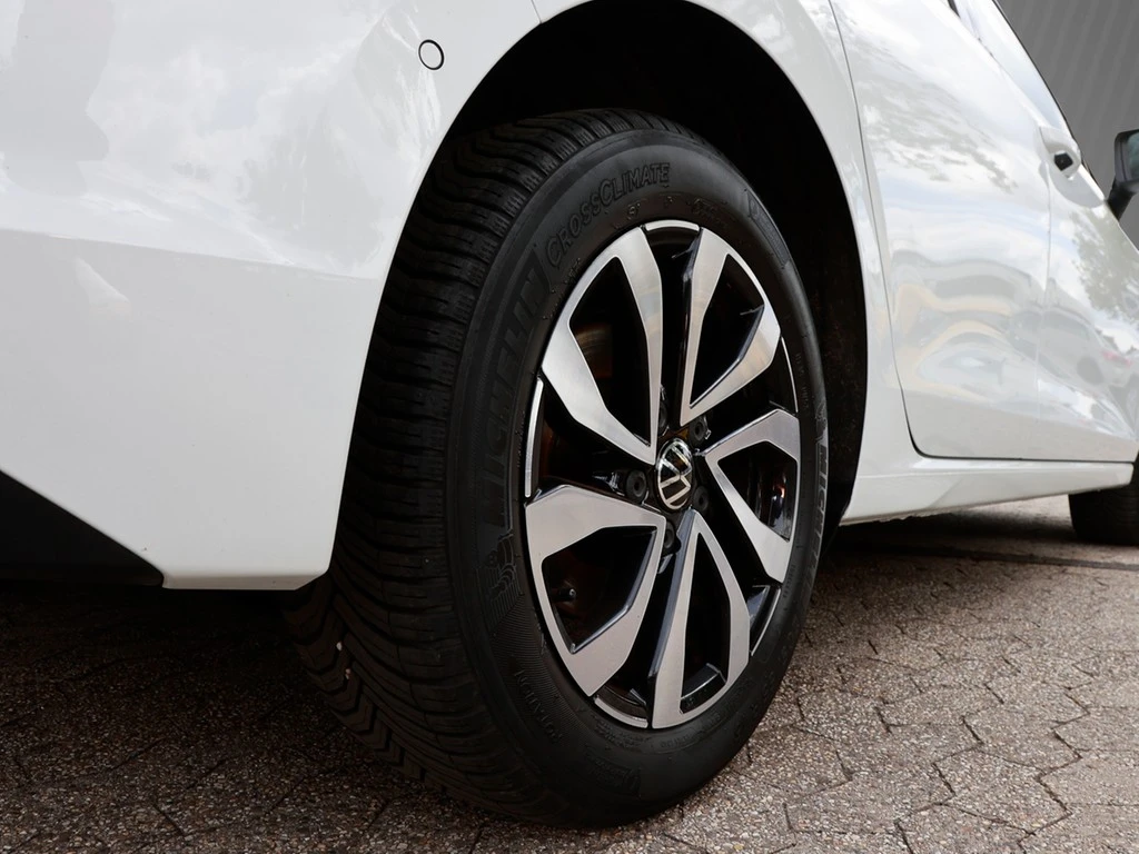 Volkswagen-Golf-image-4