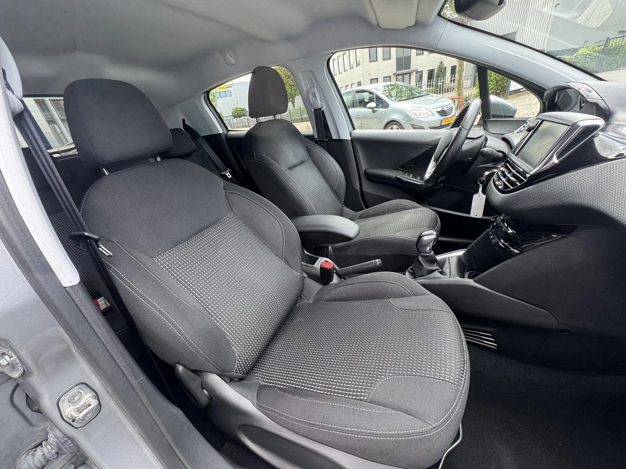 Peugeot-208-image-14