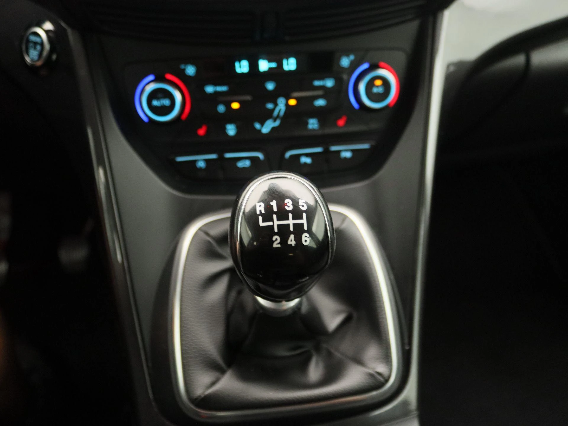 Ford-C-MAX-image-11