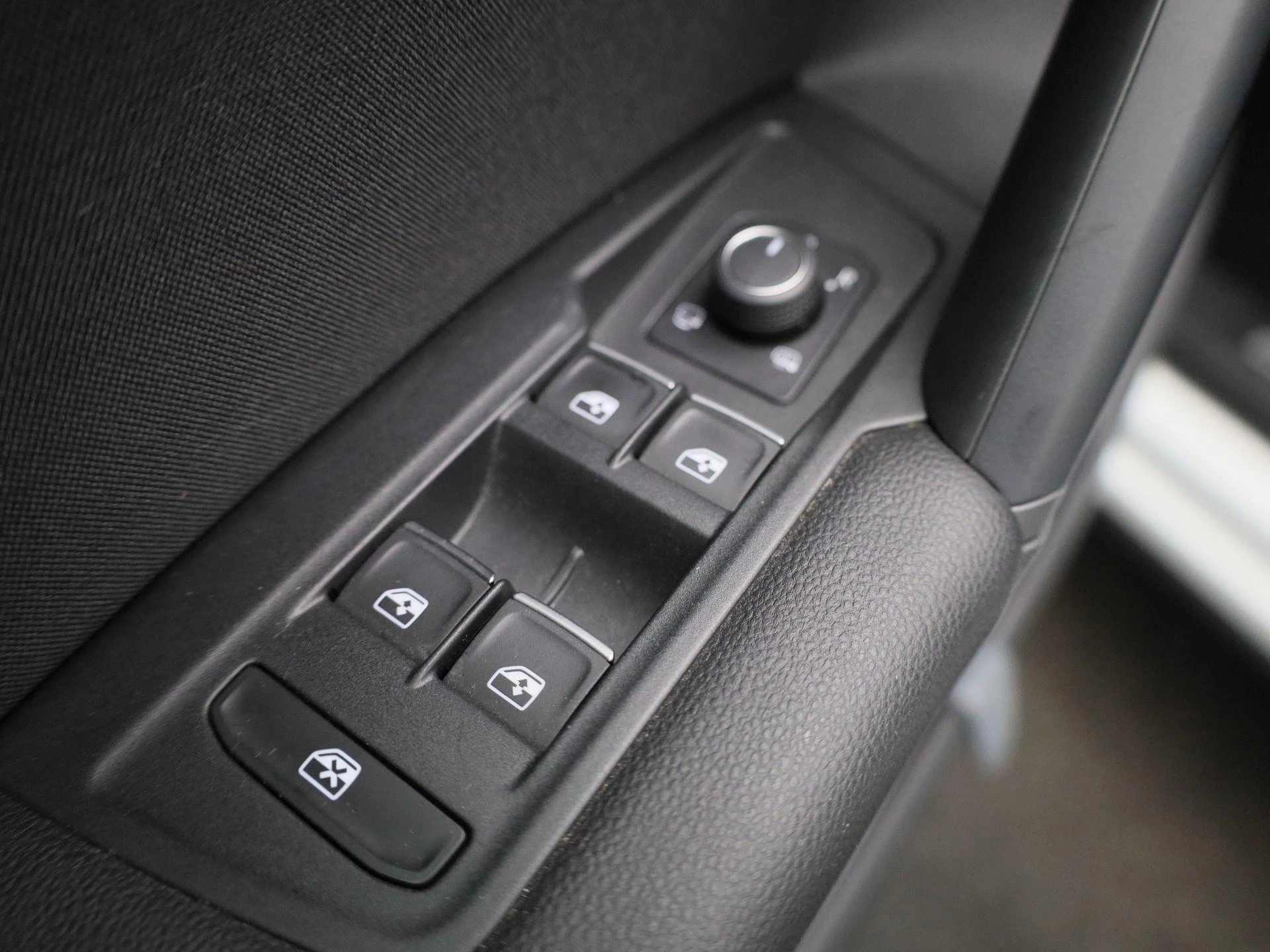Volkswagen-Tiguan-image-28