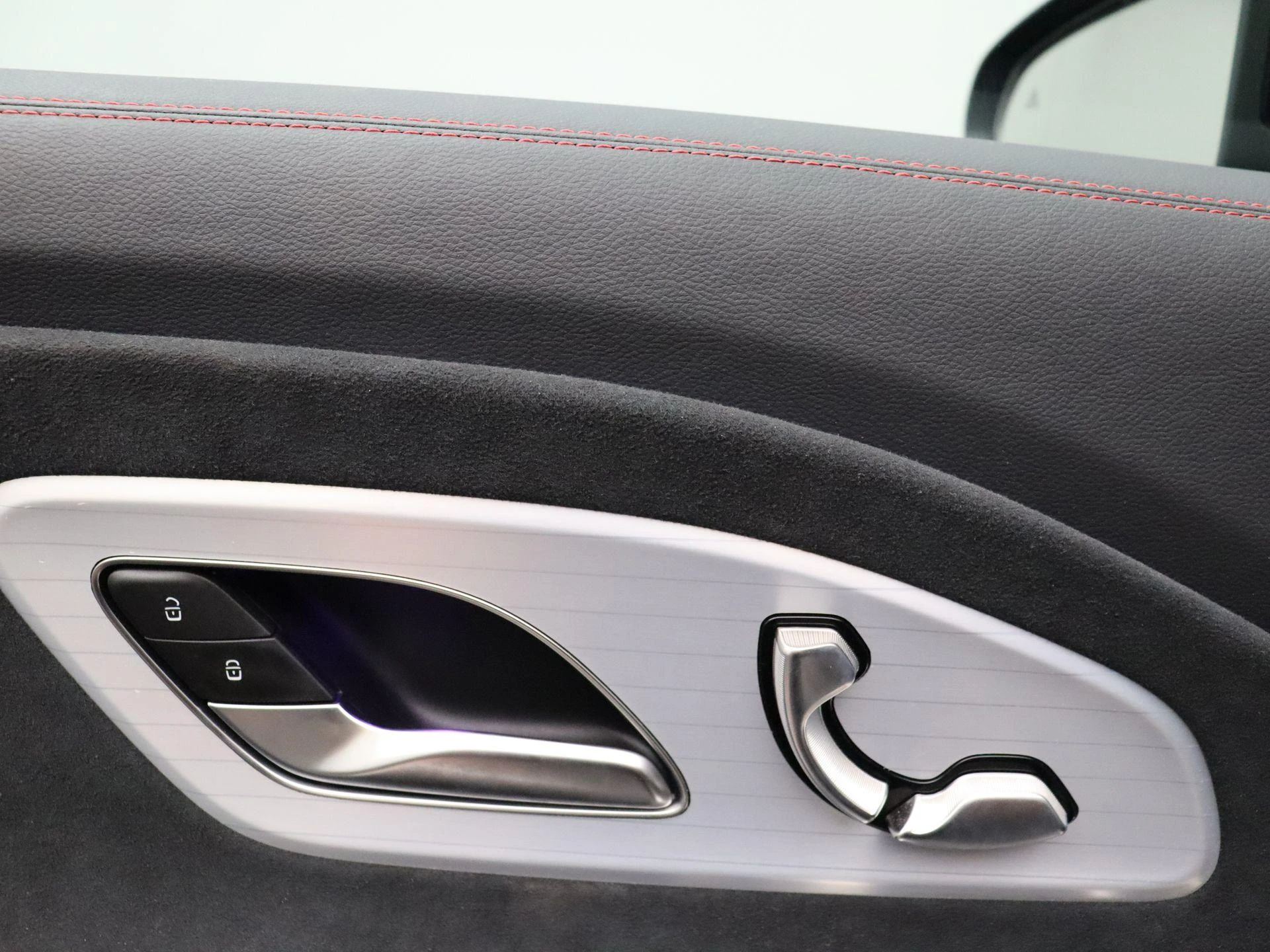 Mercedes-Benz-CLA-image-8
