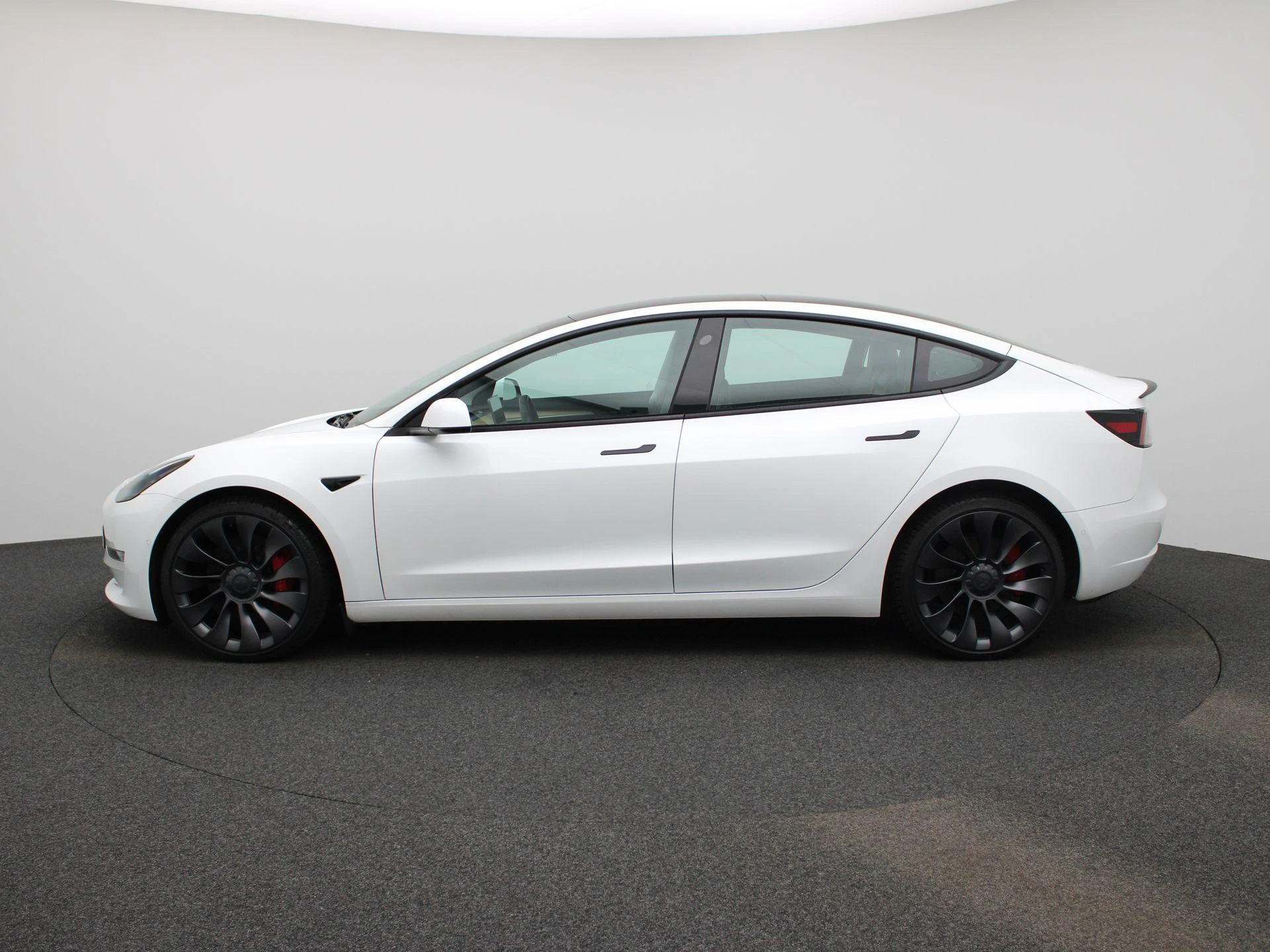 Tesla-Model 3-image-3