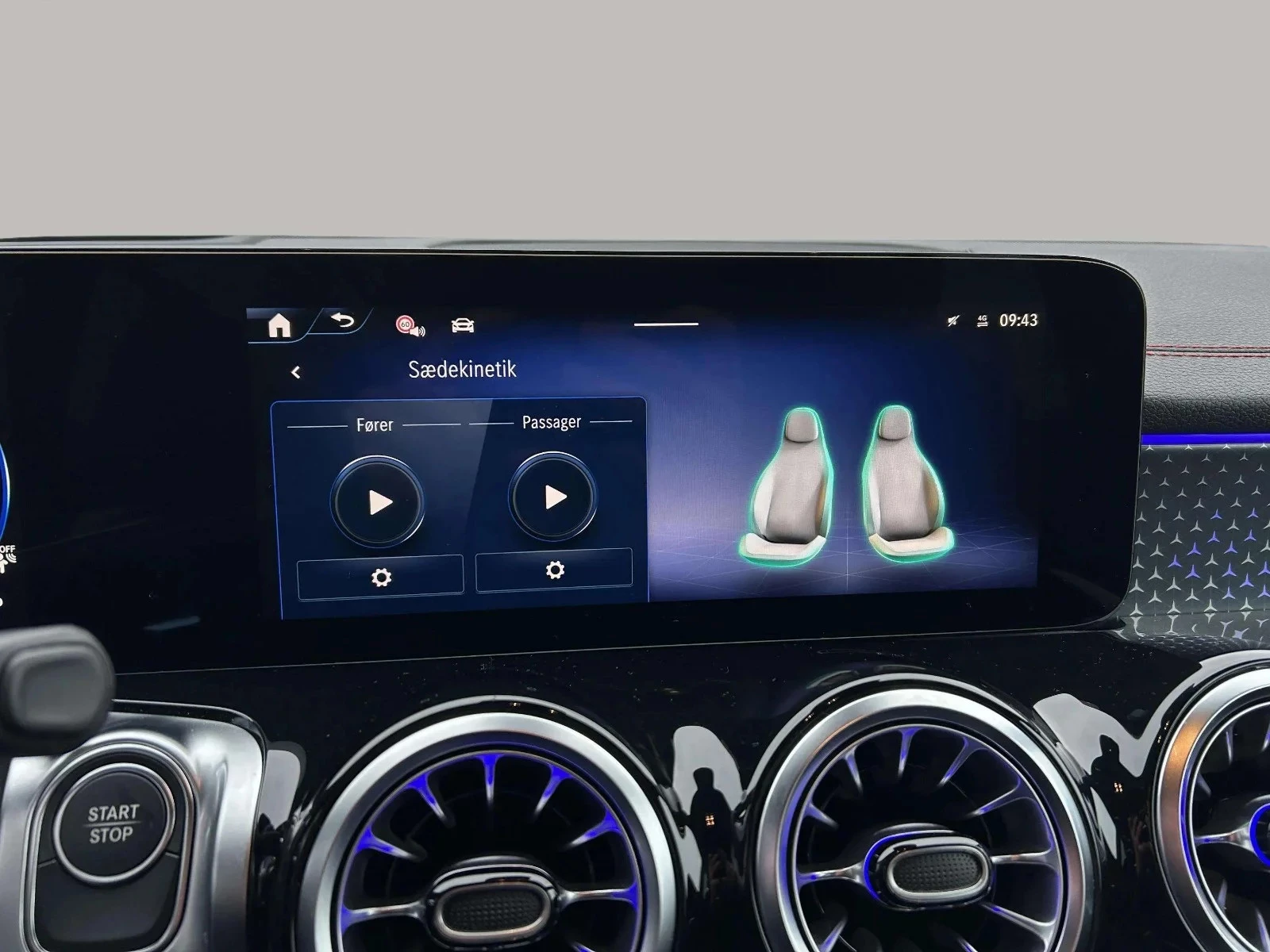 Mercedes-Benz-EQB-image-18