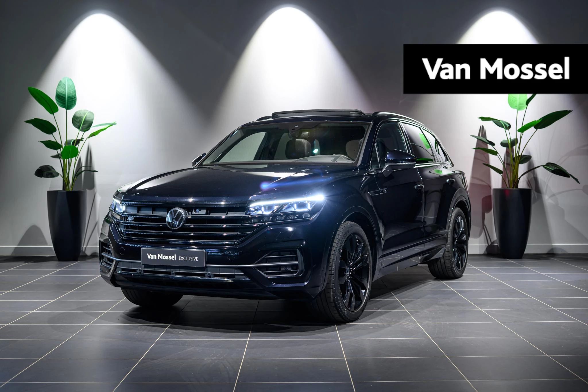 Volkswagen-Touareg-image-0