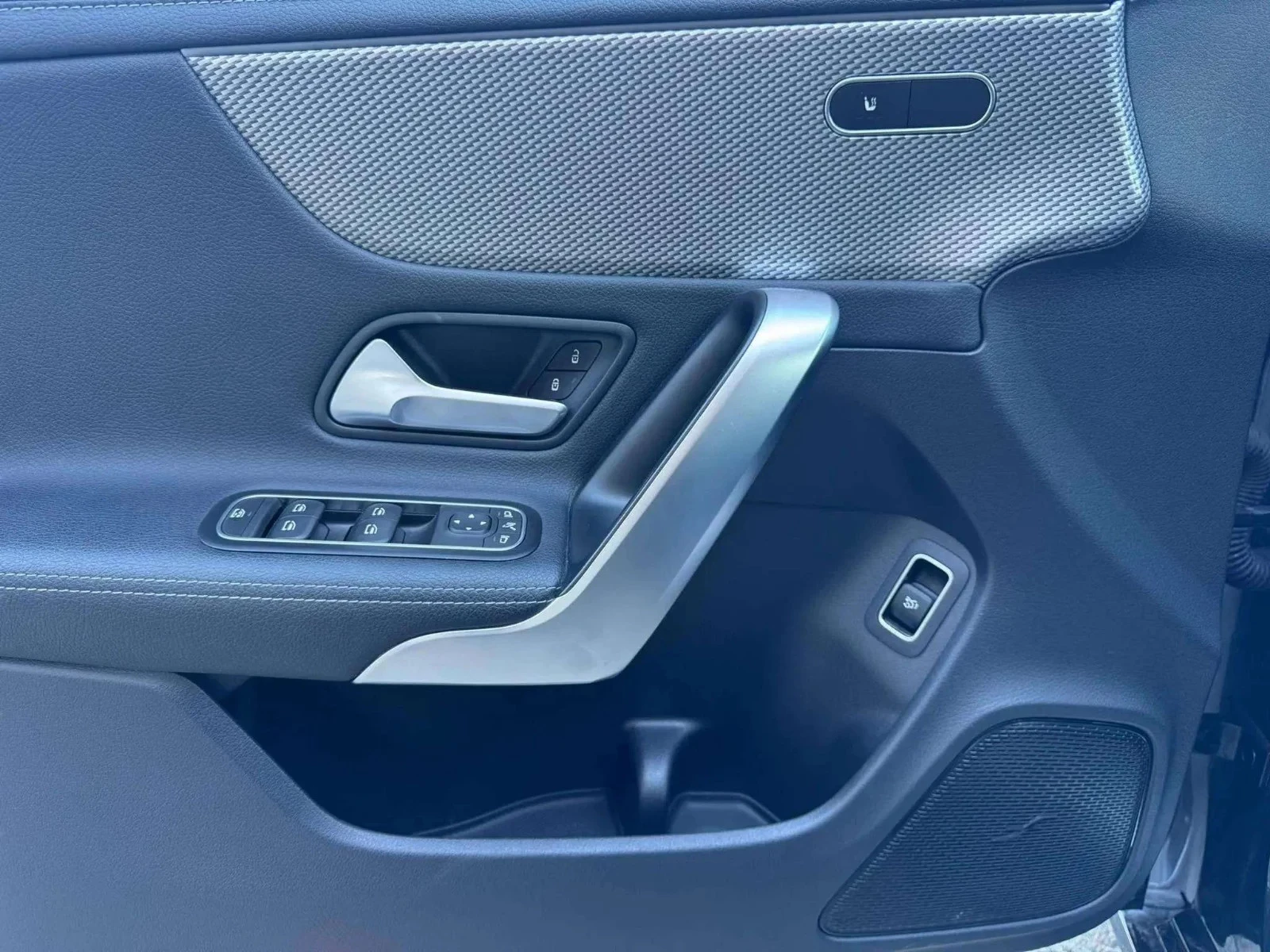 Mercedes-Benz-CLA-image-9