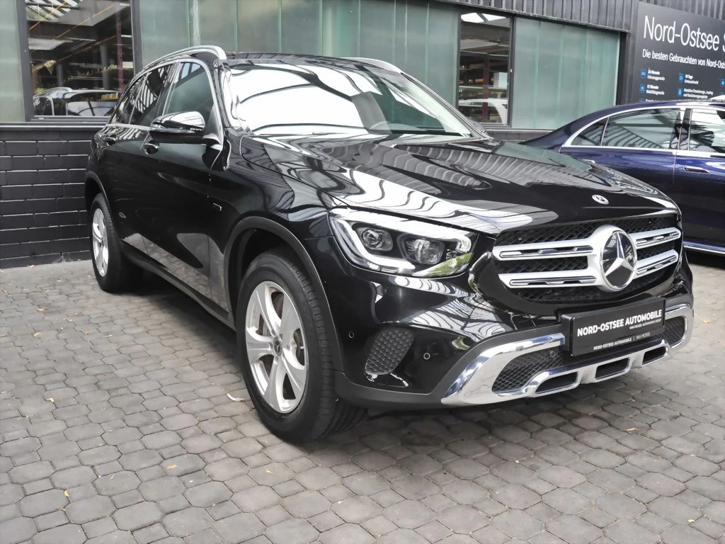 Mercedes-Benz-GLC 300 de-image-4