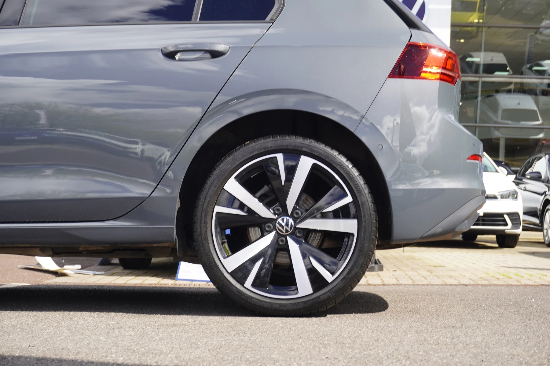 Volkswagen-Golf-image-20