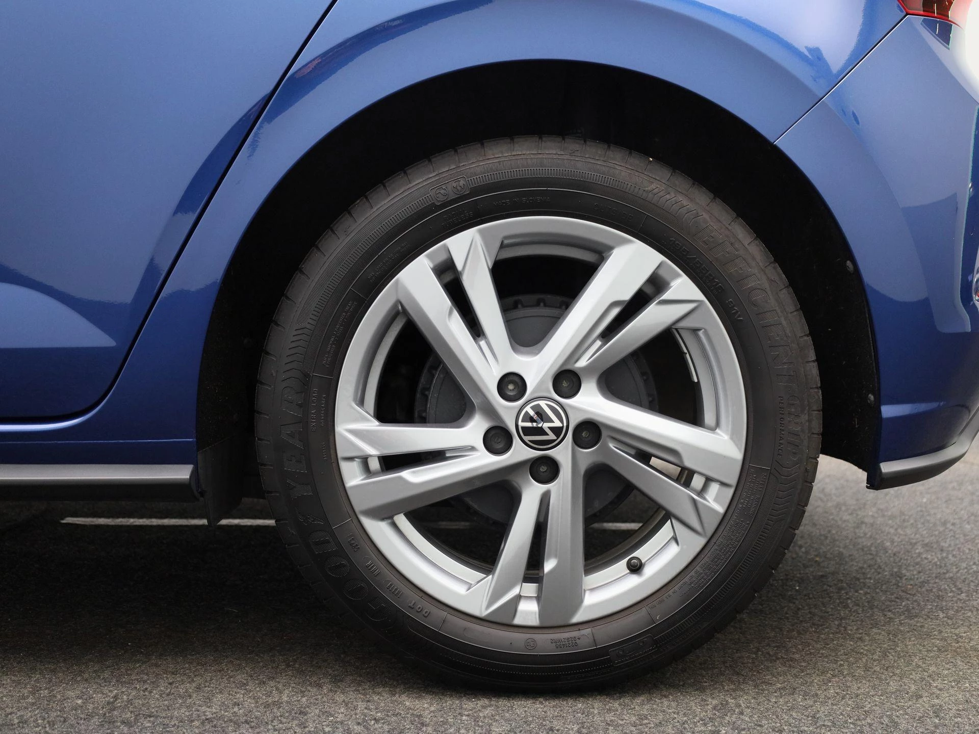 Volkswagen-Polo-image-10