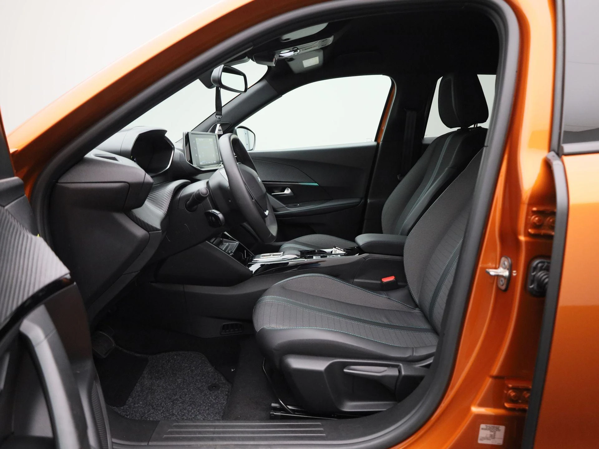 Peugeot e-2008 - 11