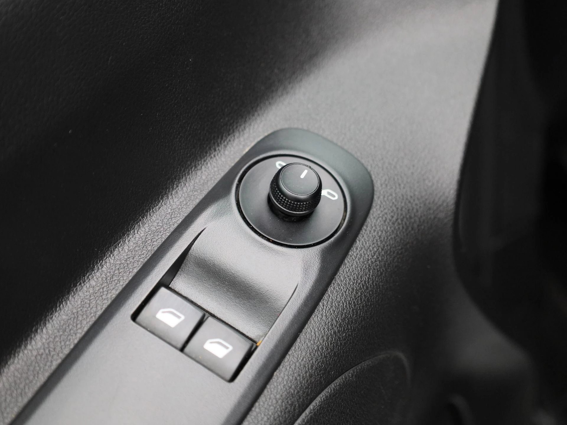 Opel-Combo Life-image-23