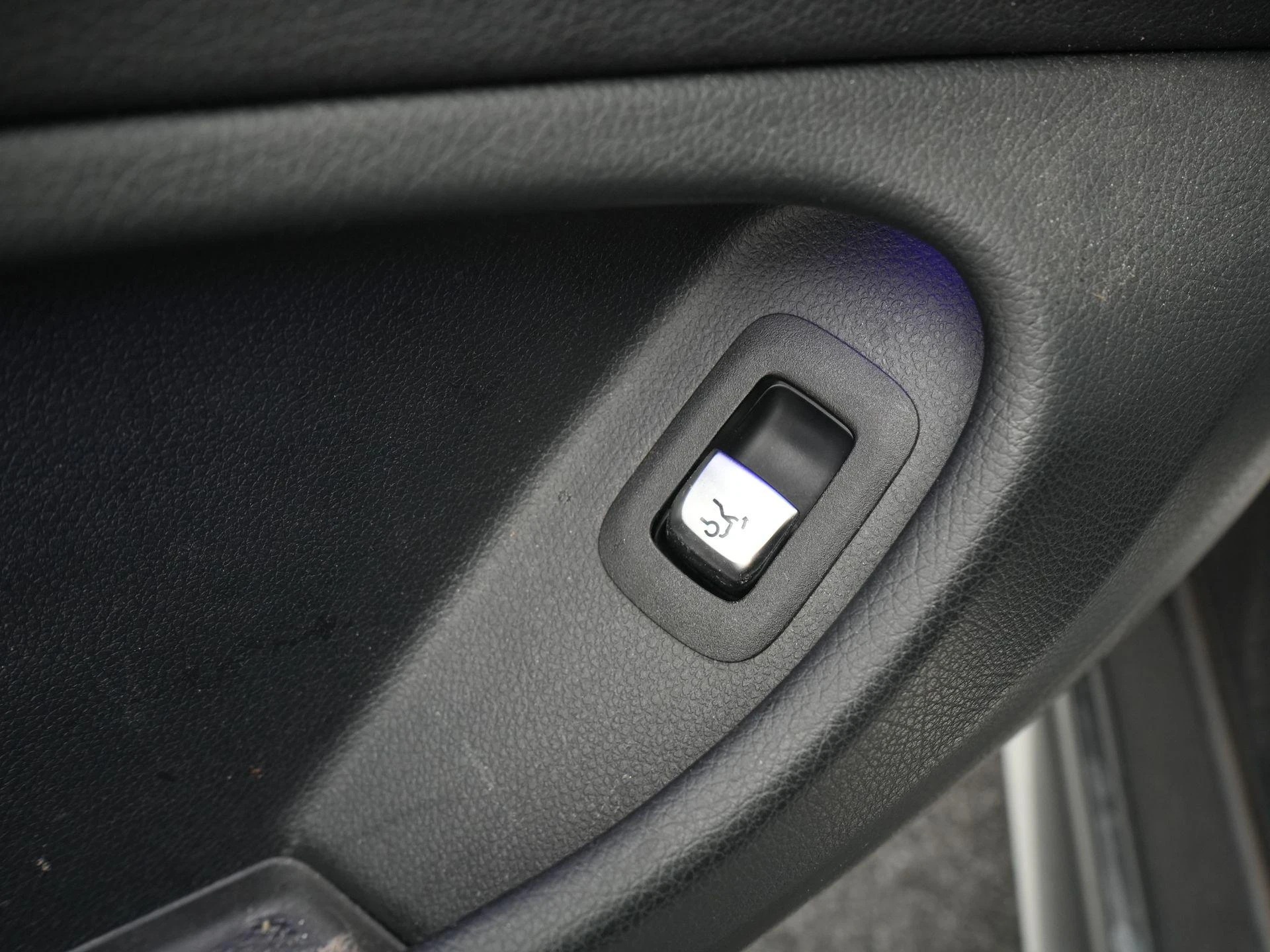 Mercedes-Benz-C-Klasse-image-32