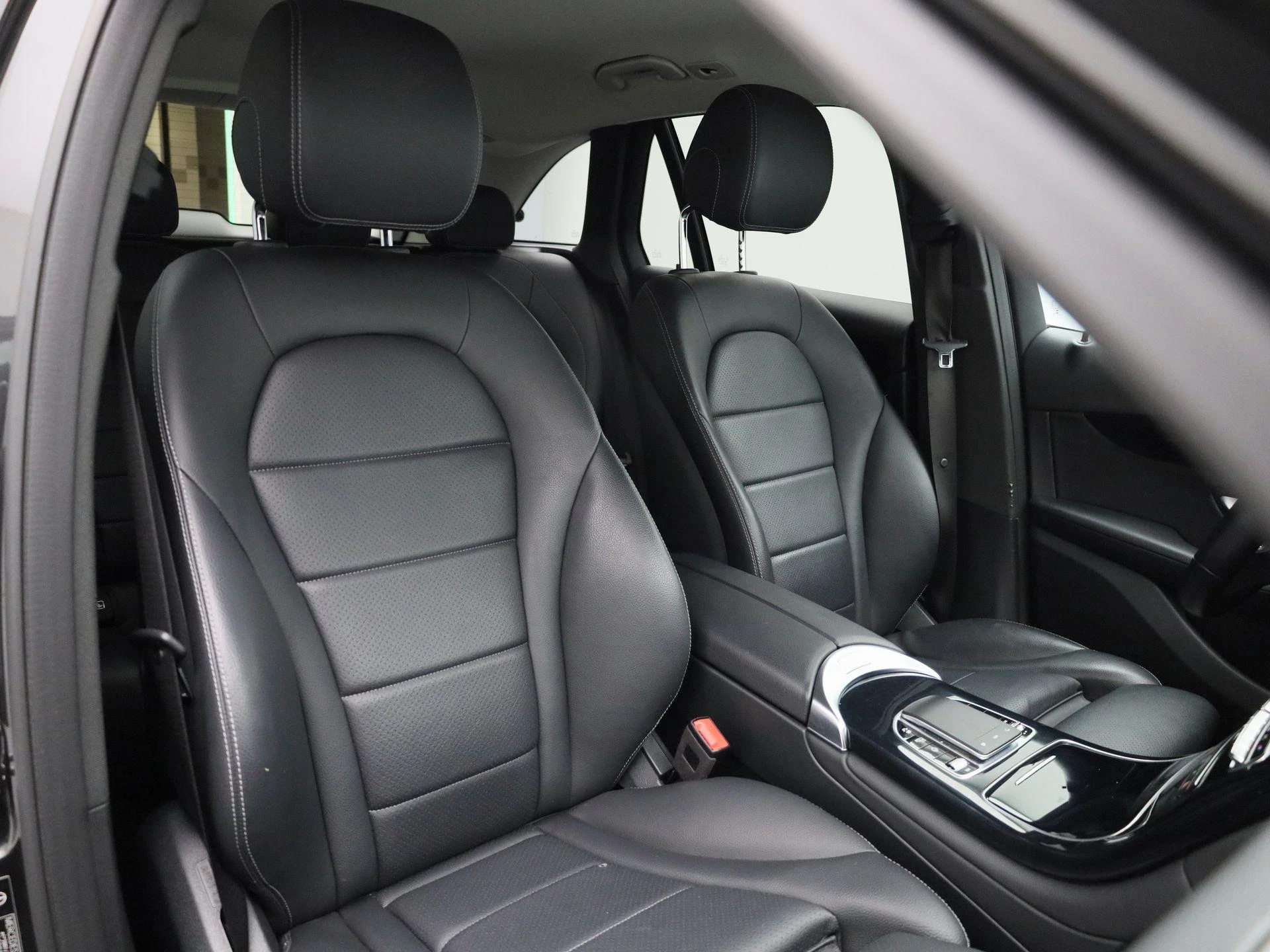 Mercedes-Benz-GLC-image-37