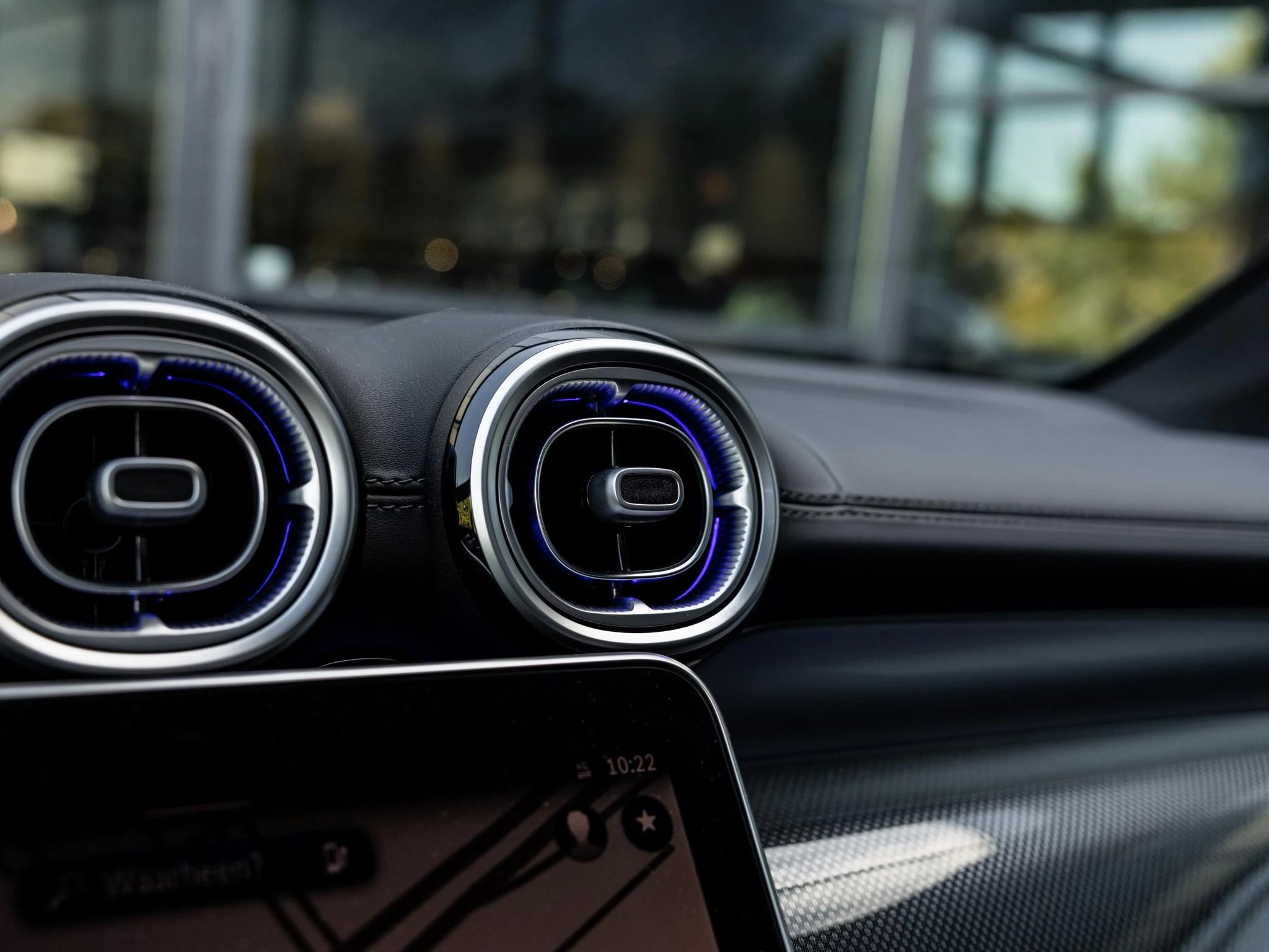Mercedes-Benz-GLC-image-30