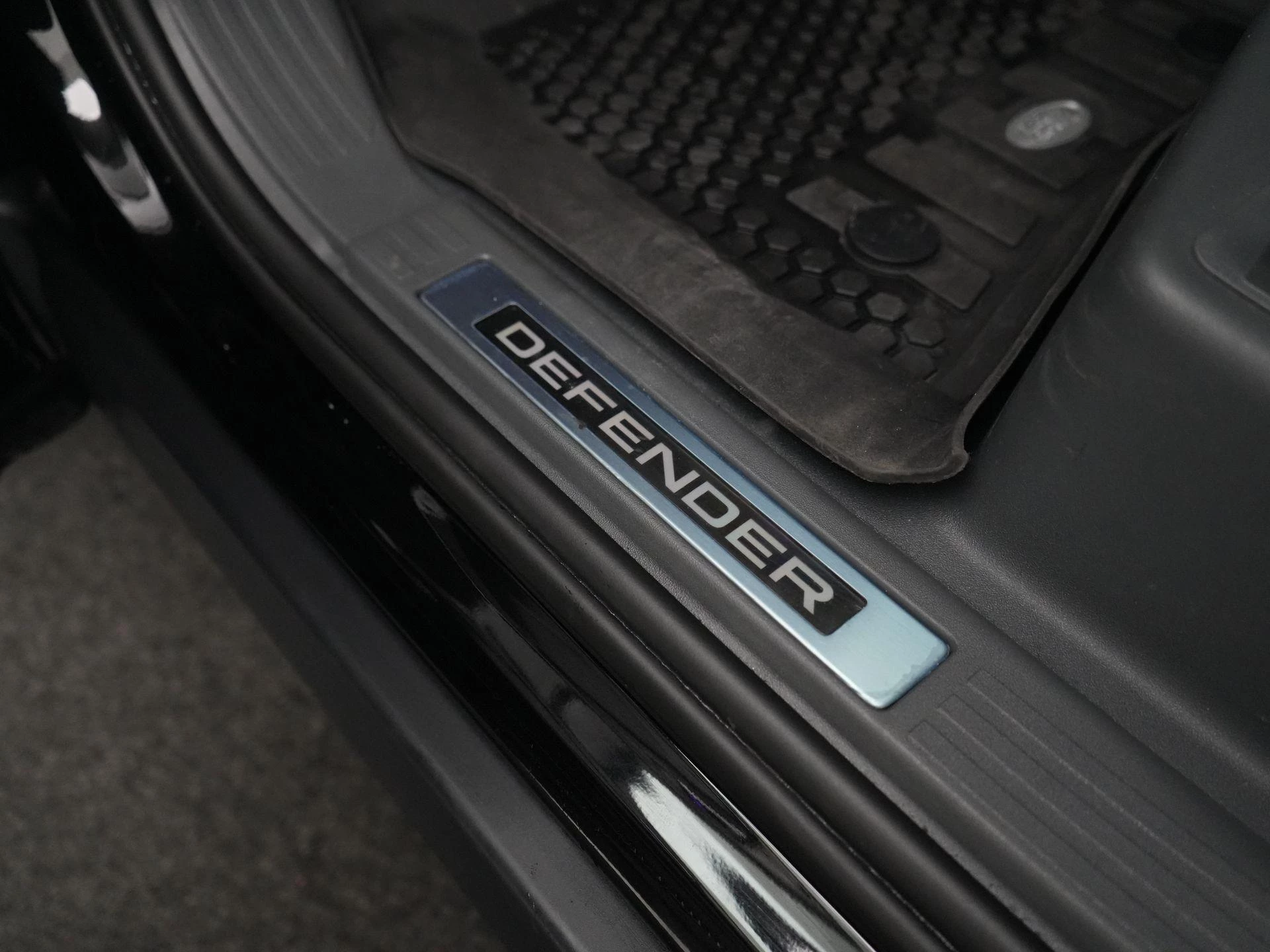 Land Rover-Defender-image-36