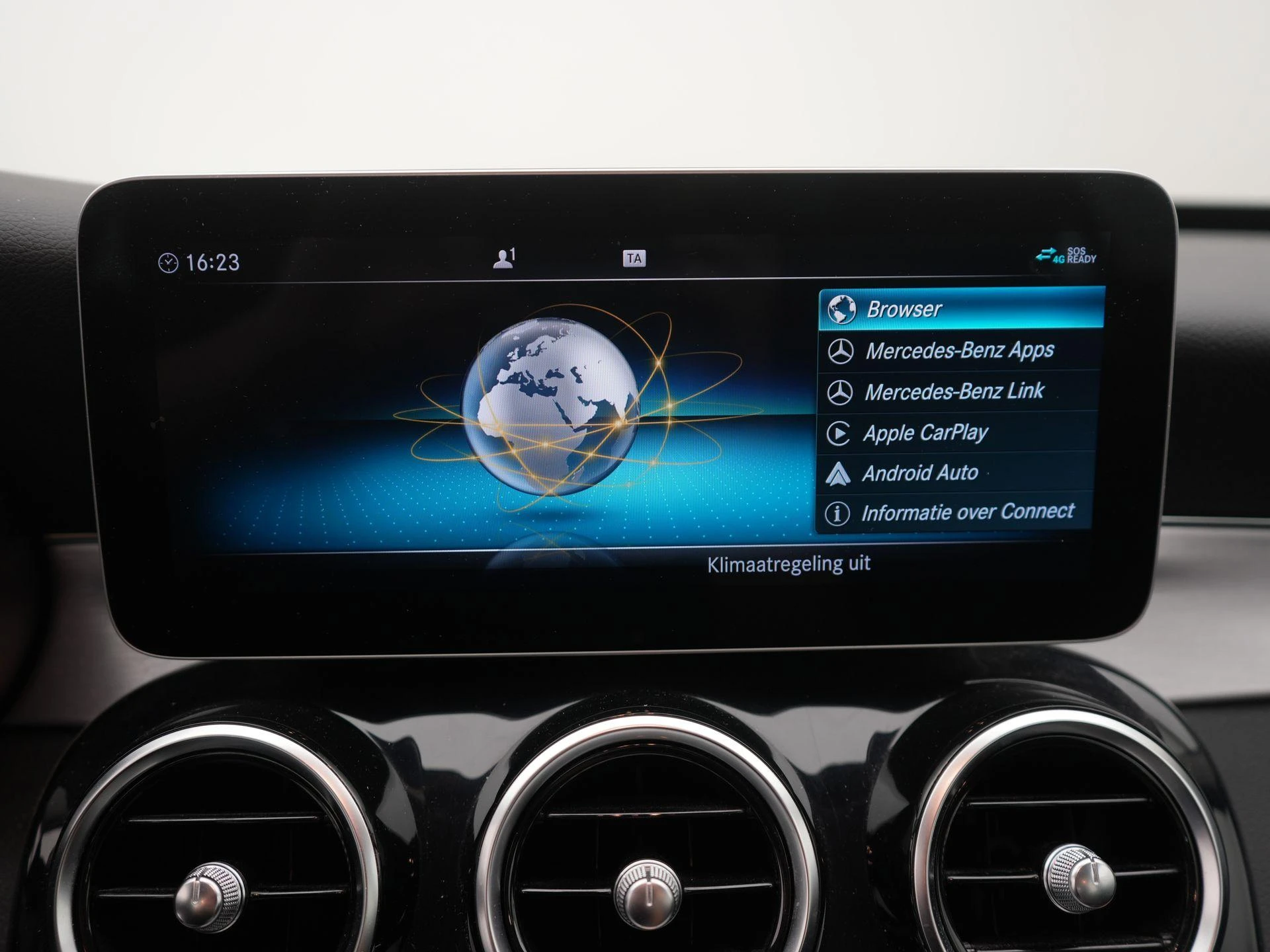 Mercedes-Benz-C-Klasse-image-21