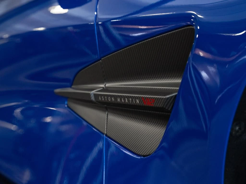 Aston Martin-Vanquish-image-27