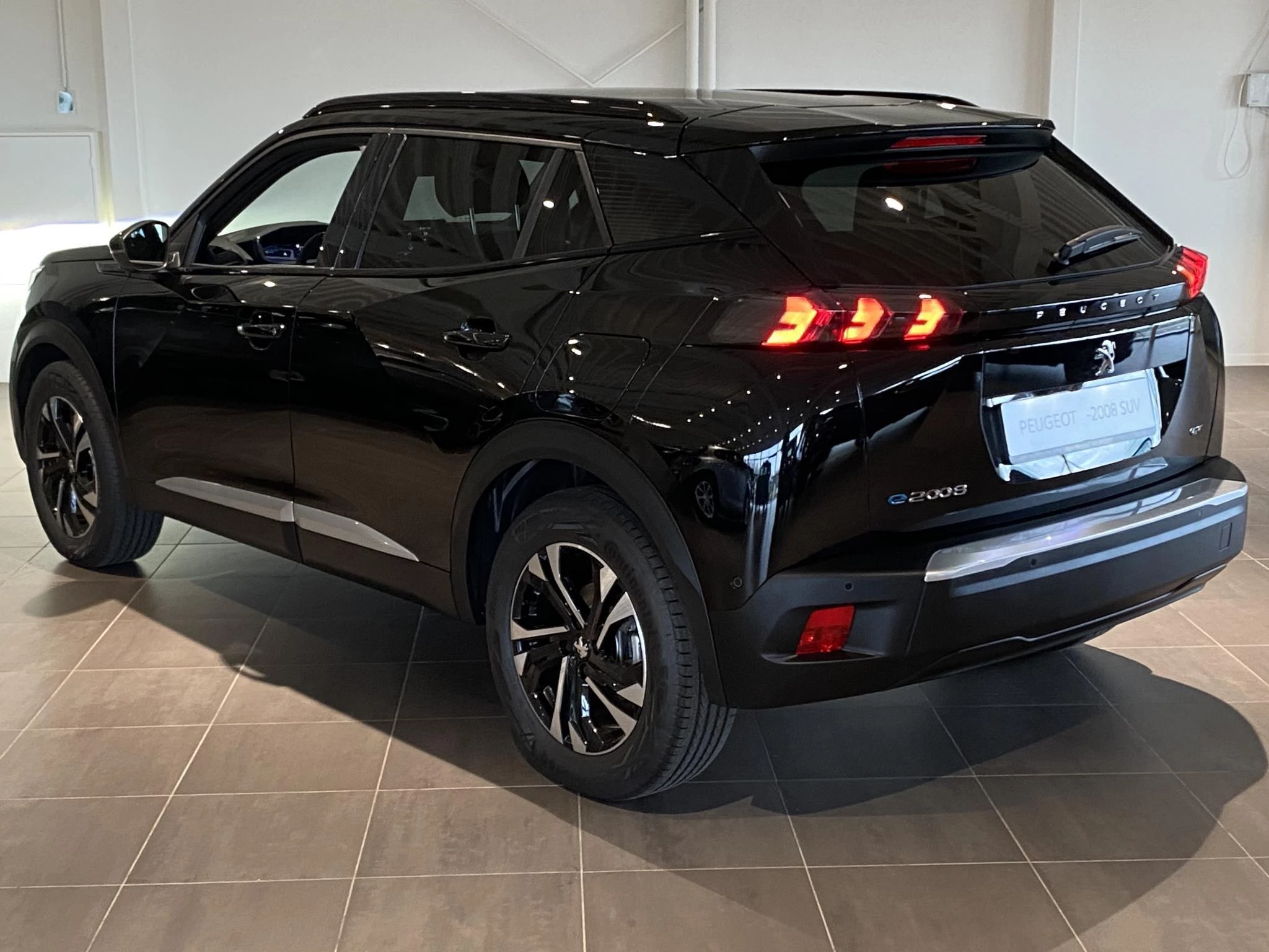 Peugeot e-2008 EV GT 50 kWh