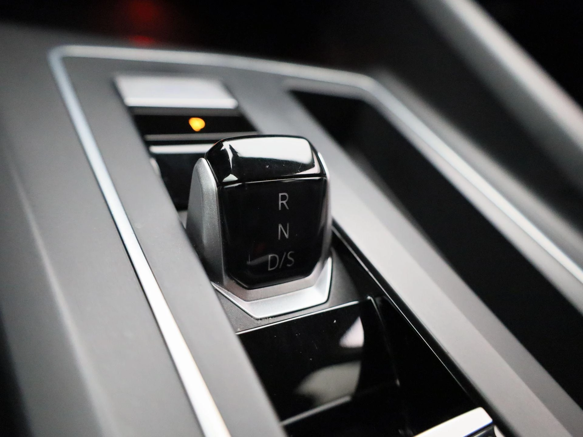 Volkswagen-Golf-image-35