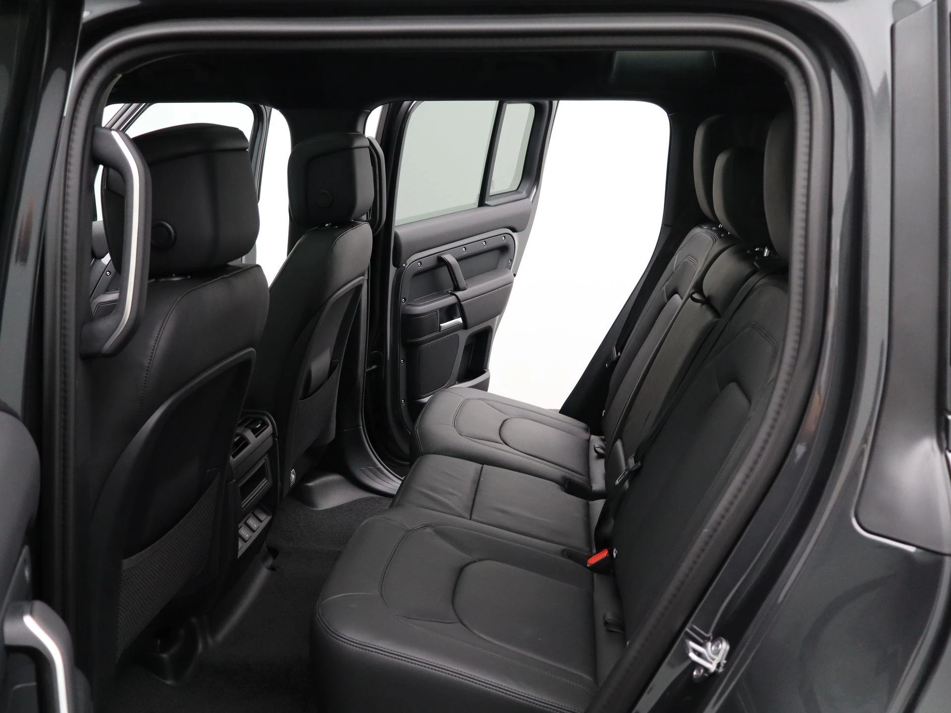 Land Rover-Defender-image-11