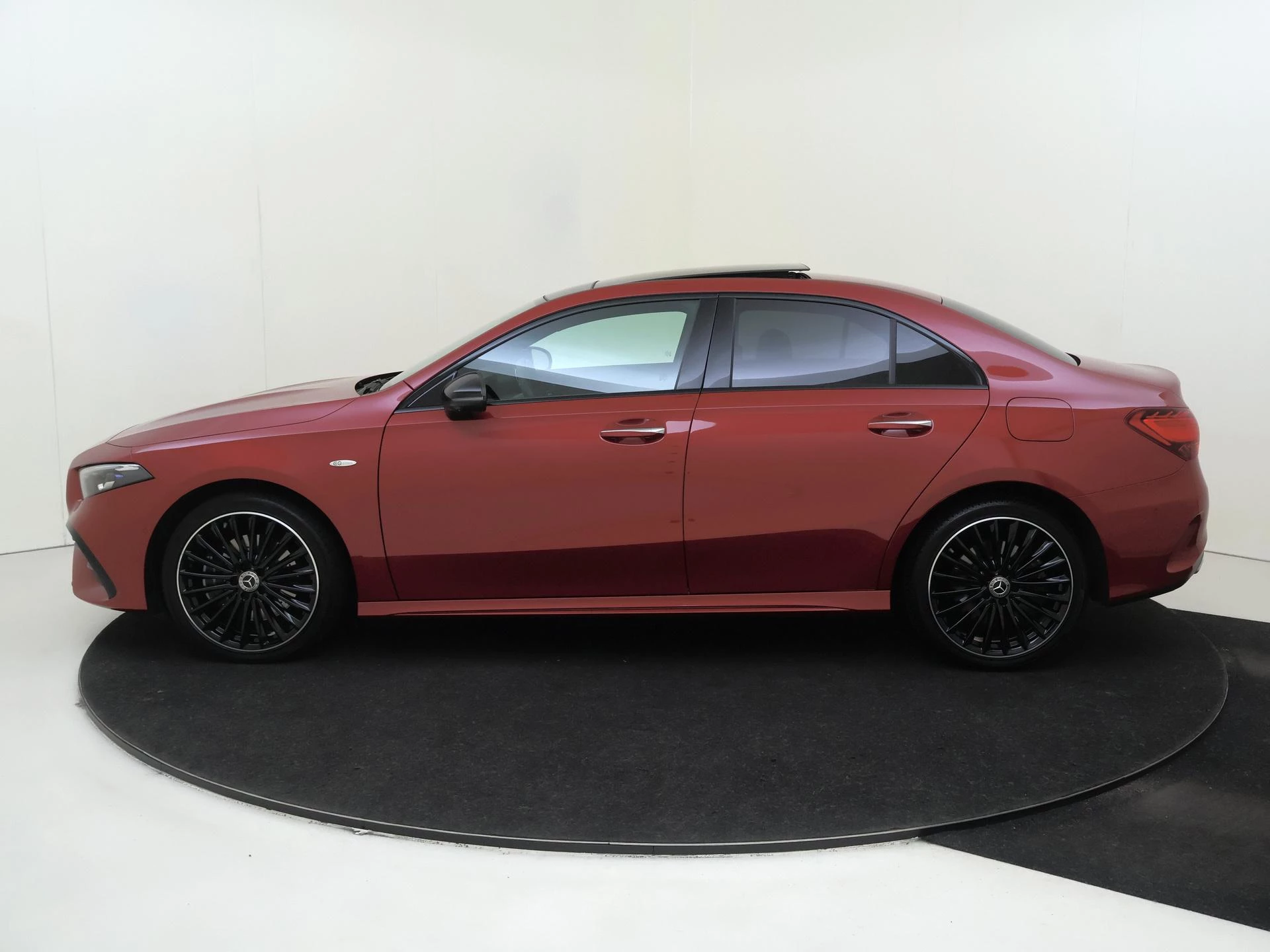 Mercedes-Benz A-Klasse 250 e Business Solution AMG