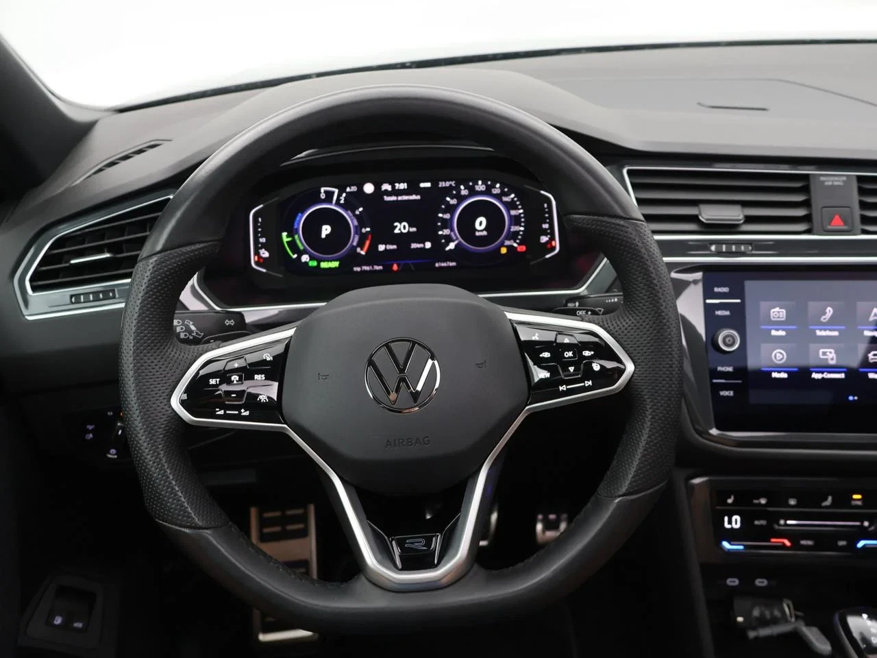 Volkswagen Tiguan eHybrid (PHEV) Tiguan eHybrid 1.4PHEV R-Line Business Premium 150PK *AUTOMAAT*PANODAK*TREKHAAK*LEDER*CAMERA*ACC*PDC*...*
