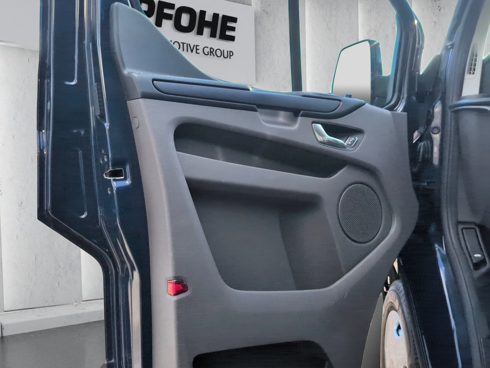 Ford-Transit Custom-image-16