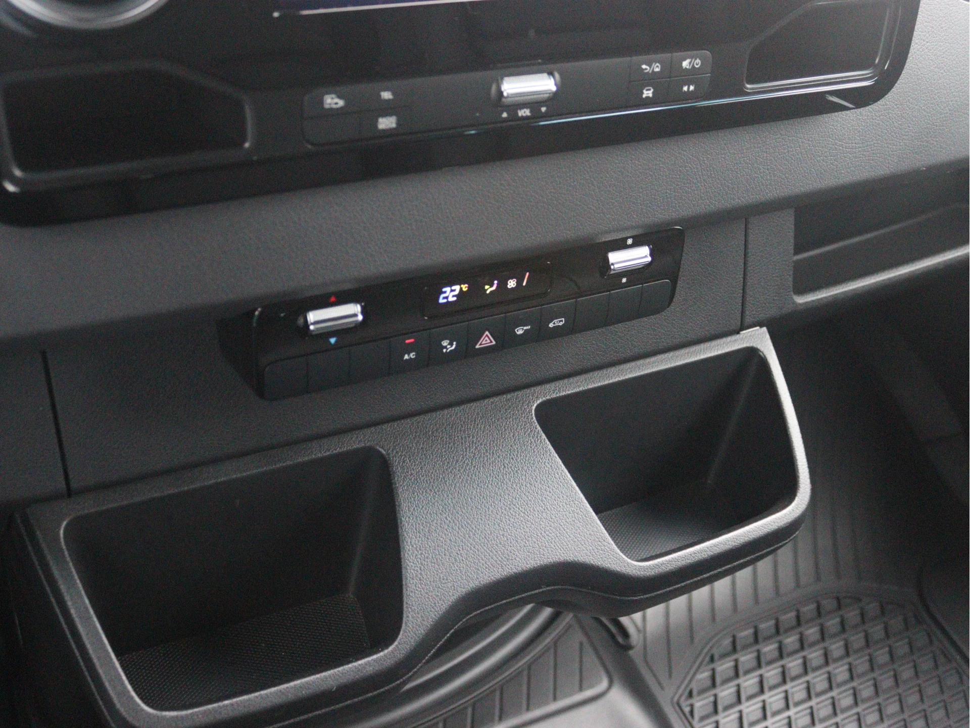 Mercedes-Benz-Sprinter-image-10