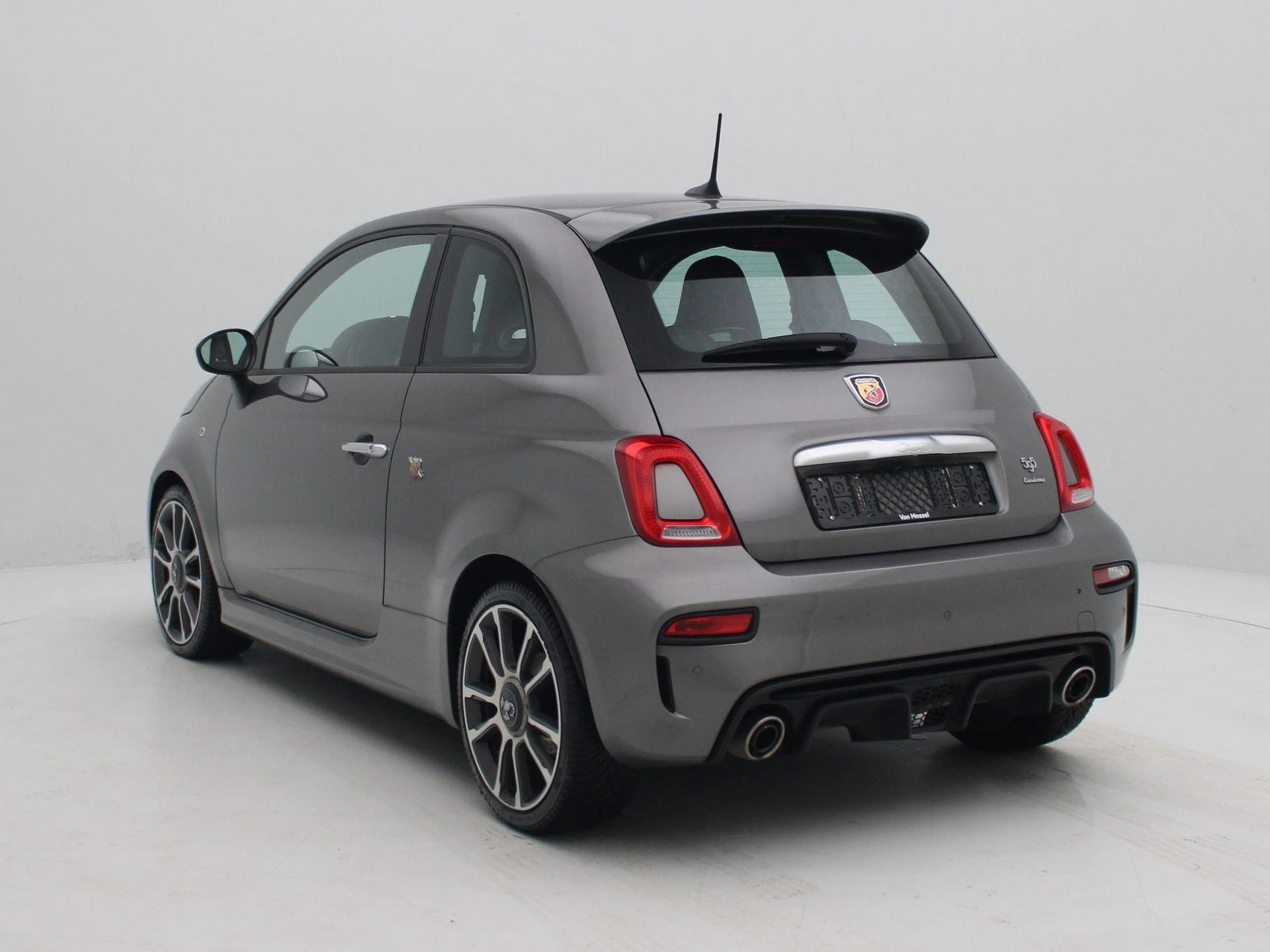 Abarth-595-image-1
