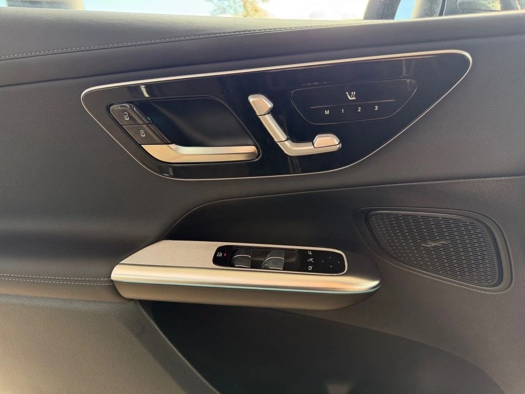 Mercedes-Benz-GLC 300 d-image-8
