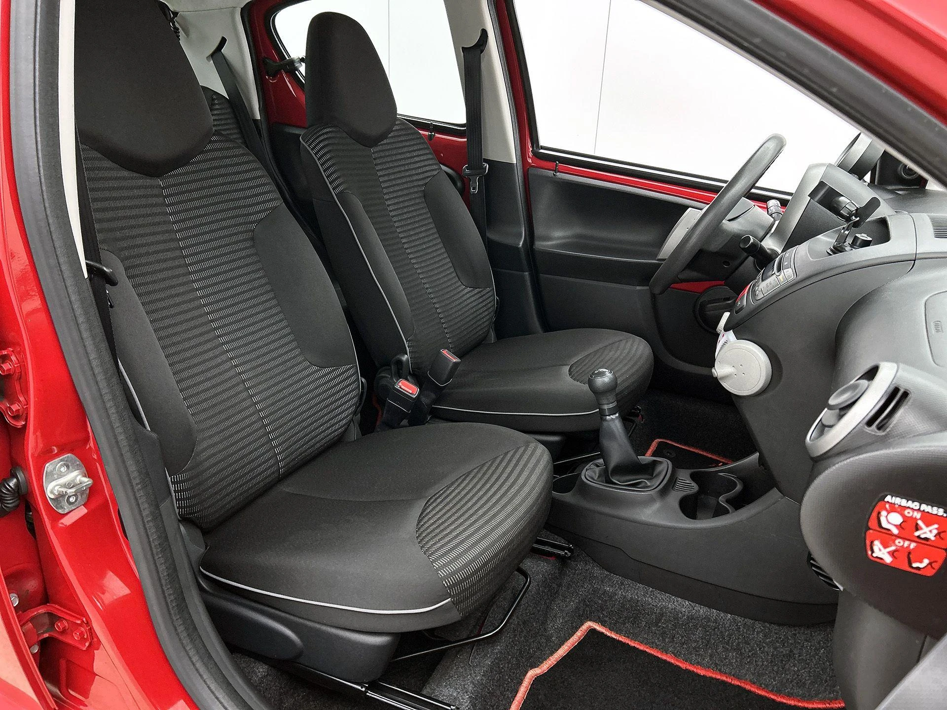 Peugeot-107-image-29
