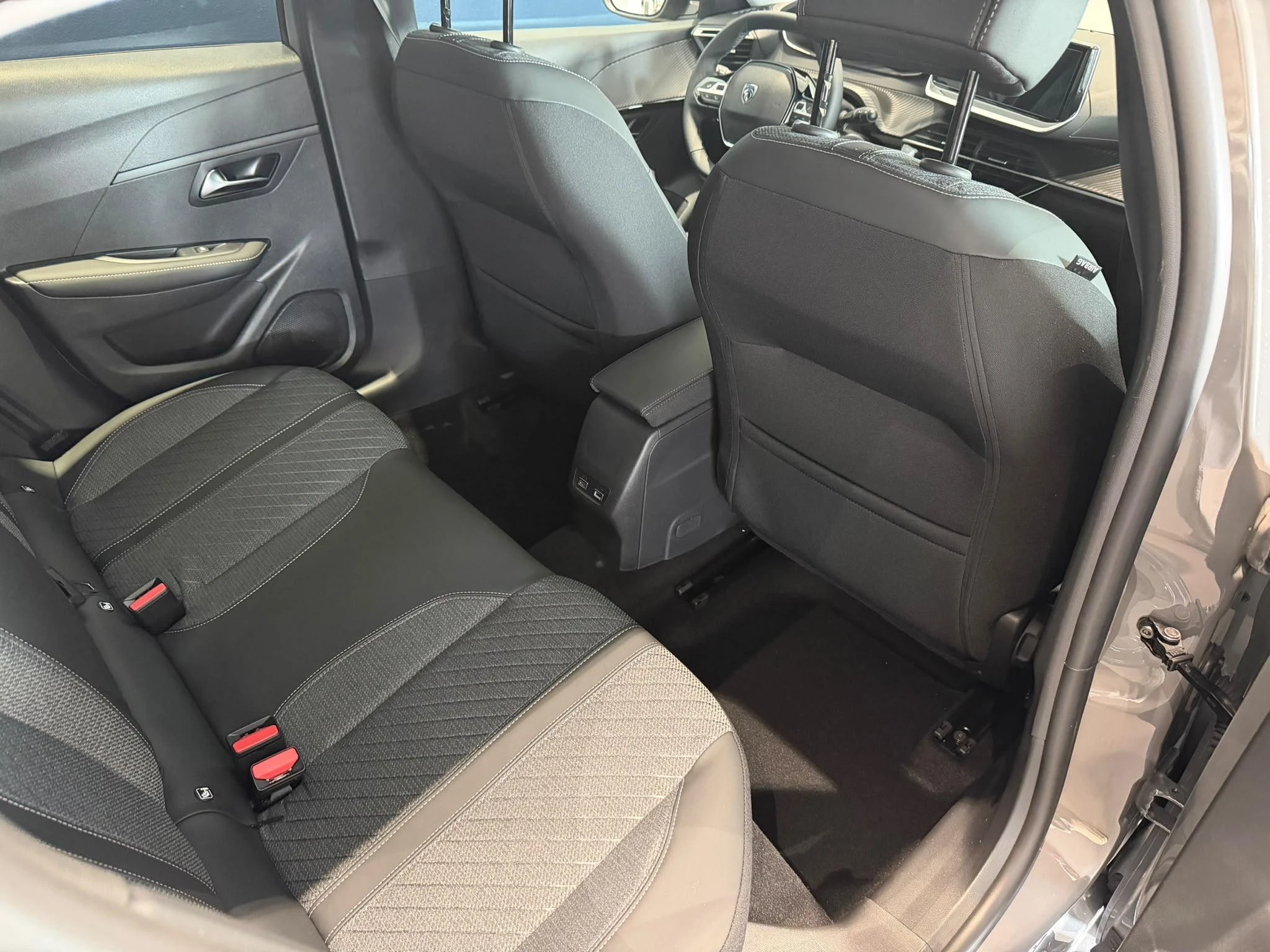 Peugeot-208-image-13