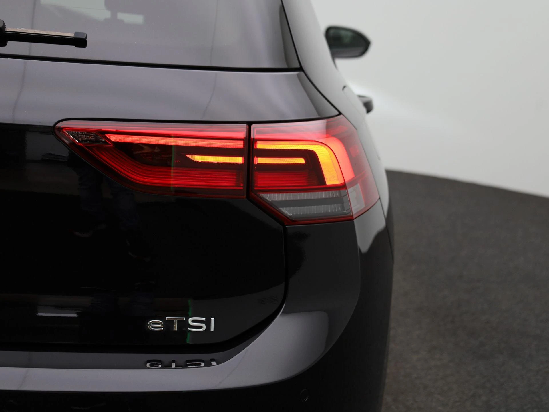 Volkswagen-Golf-image-36