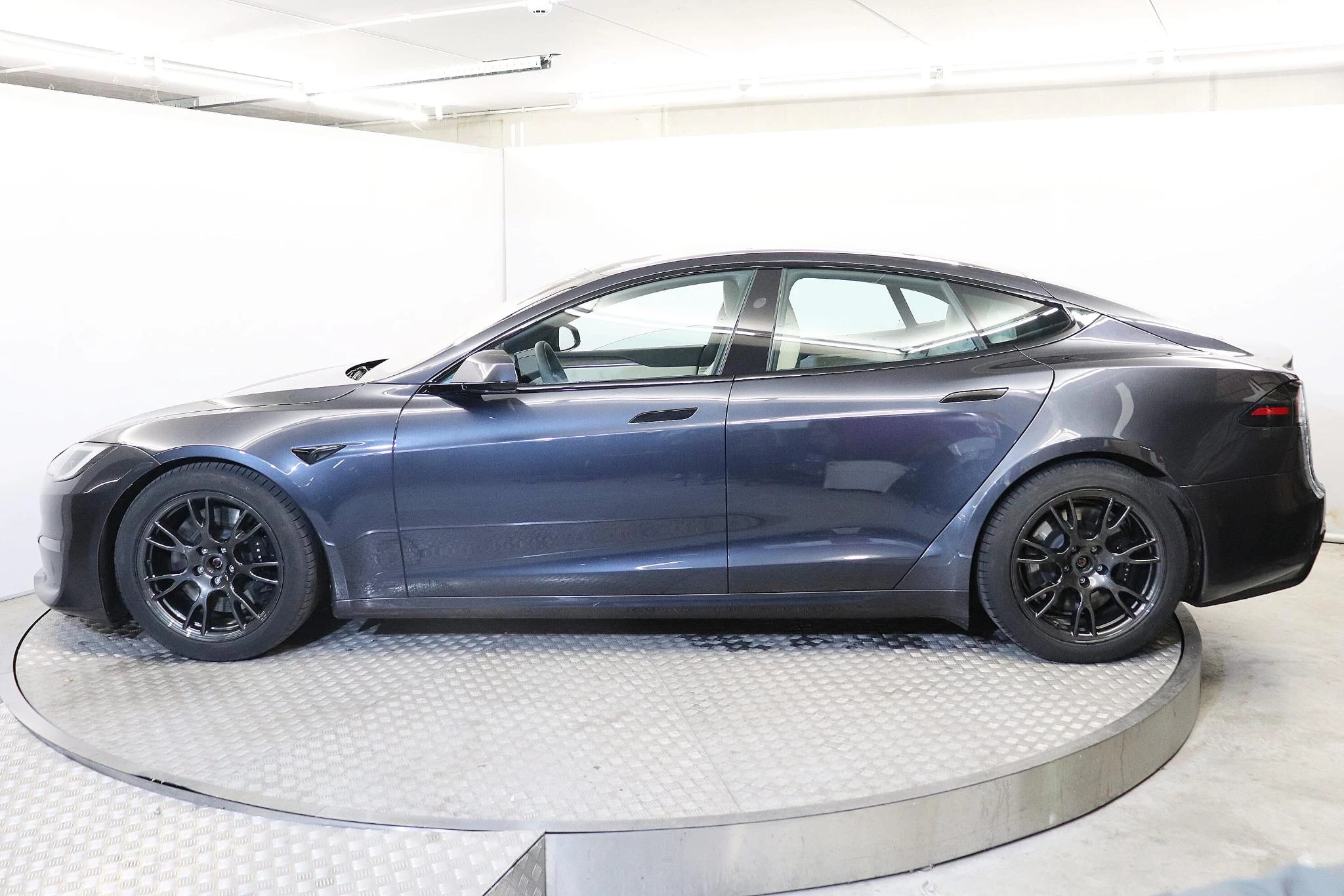 Tesla-Model S-image-2