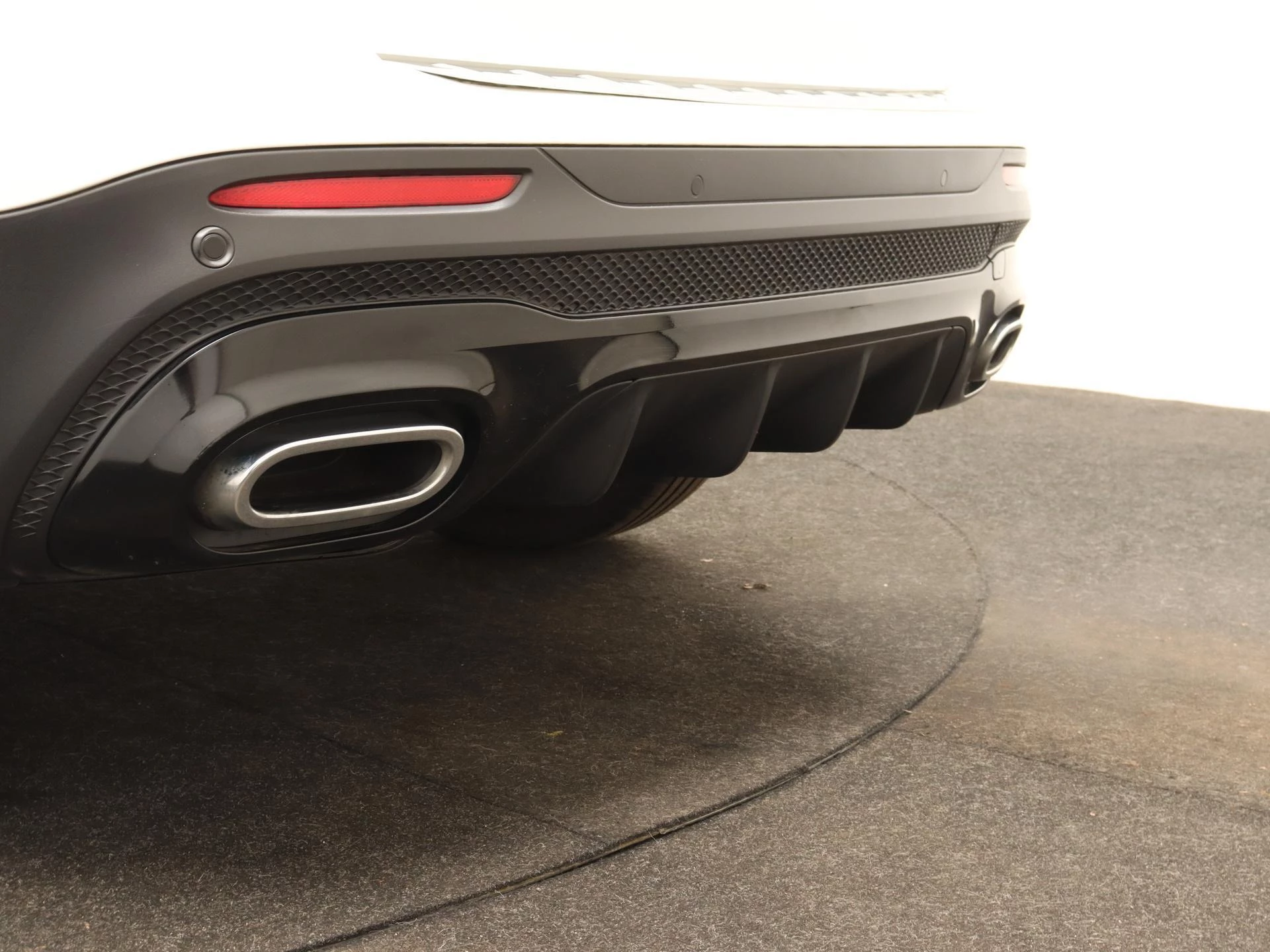 Mercedes-Benz-GLB-image-28