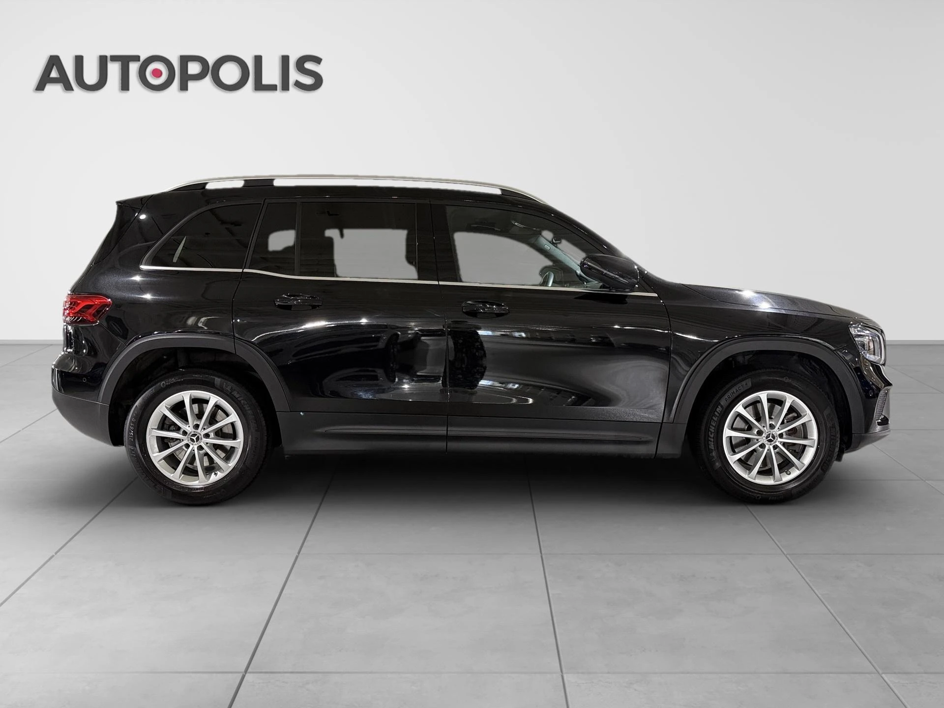 Mercedes-Benz-GLB-image-17
