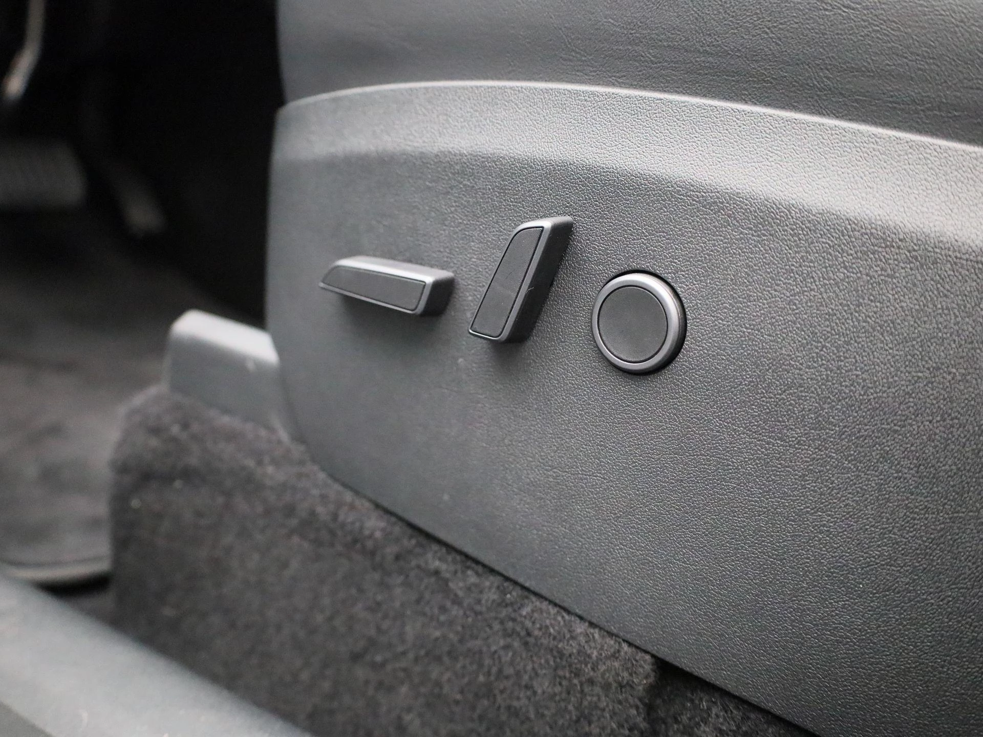 Tesla-Model Y-image-35