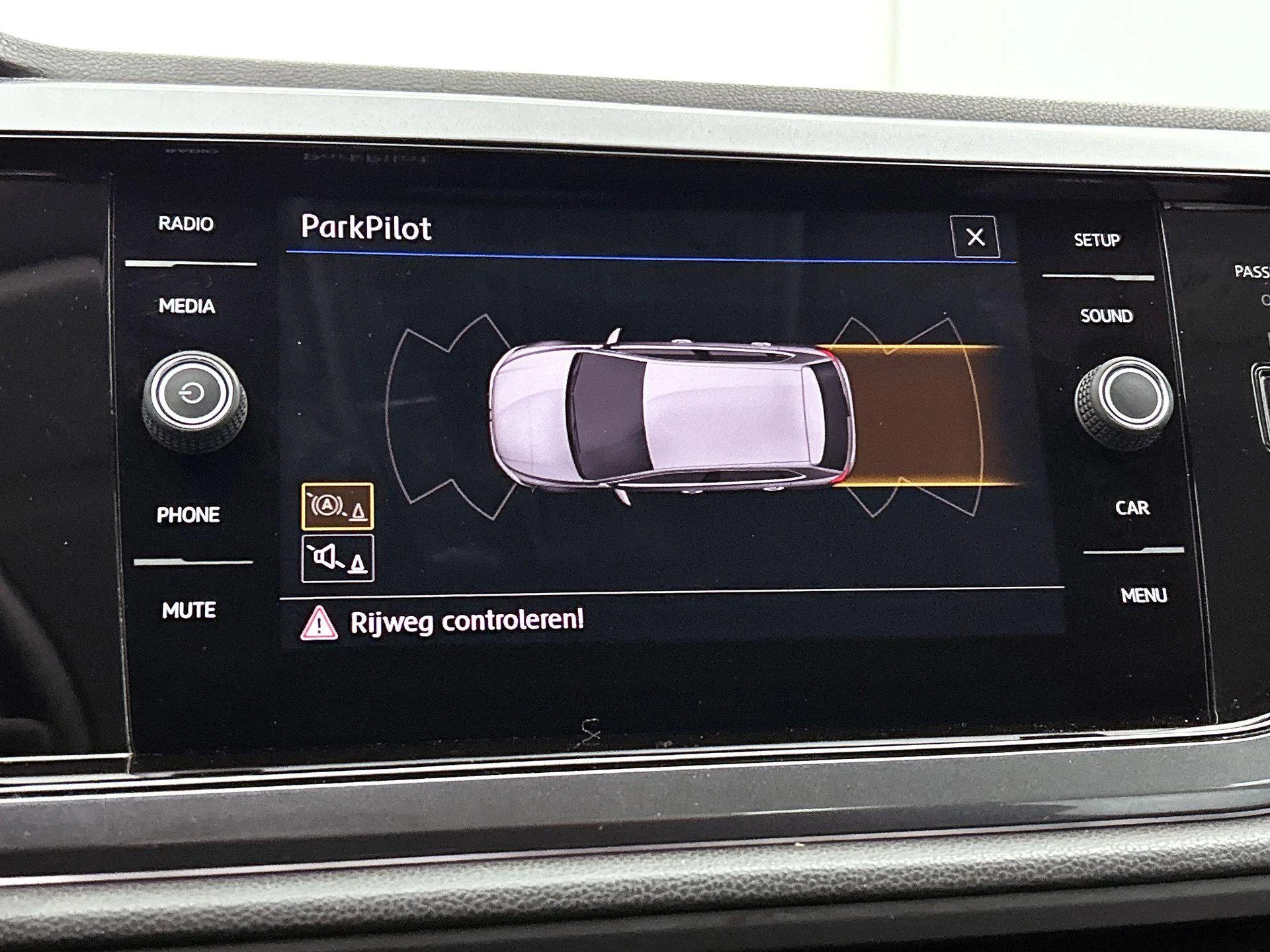 Volkswagen-Polo-image-10