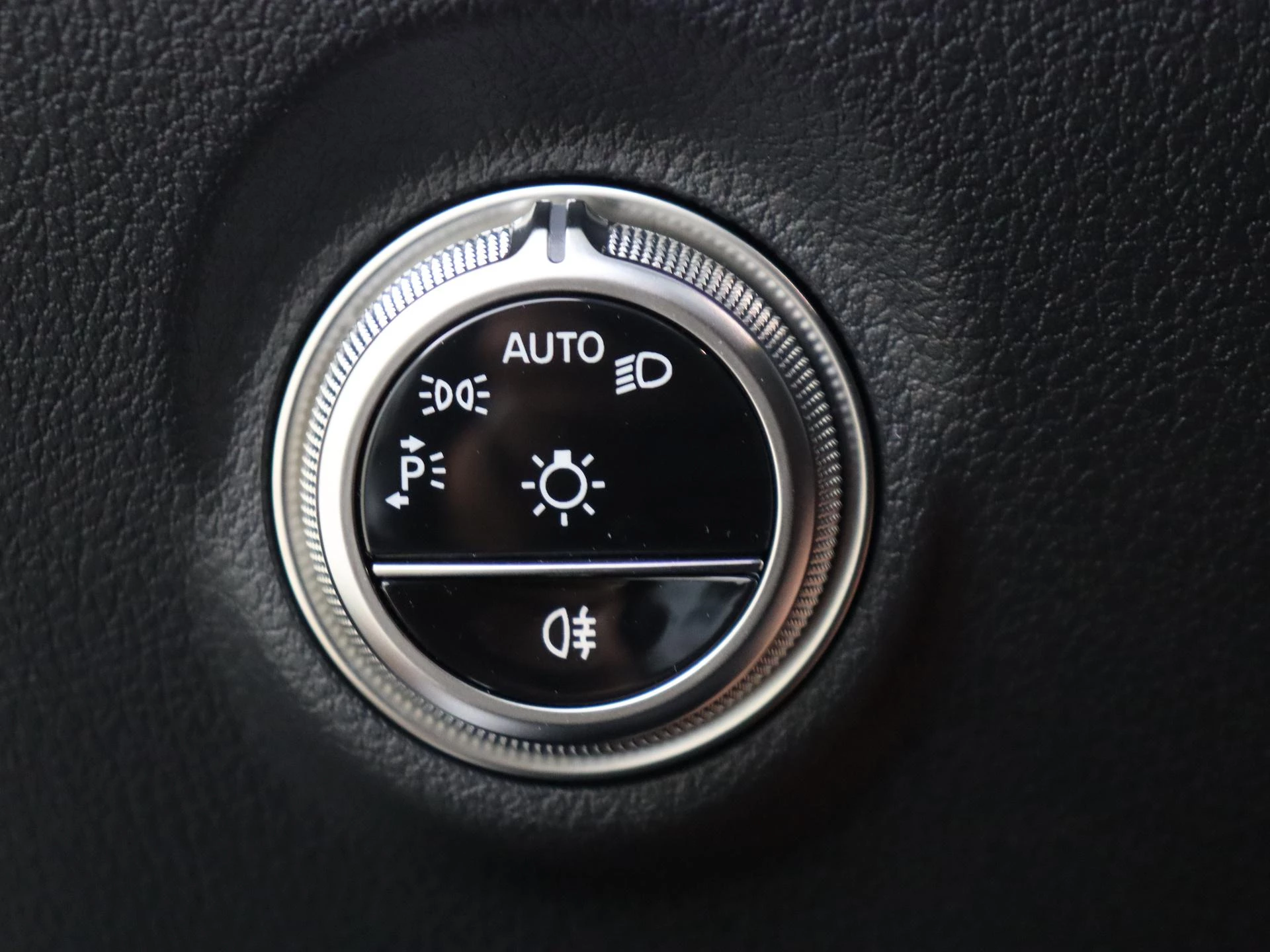 Mercedes-Benz-C-Klasse-image-23