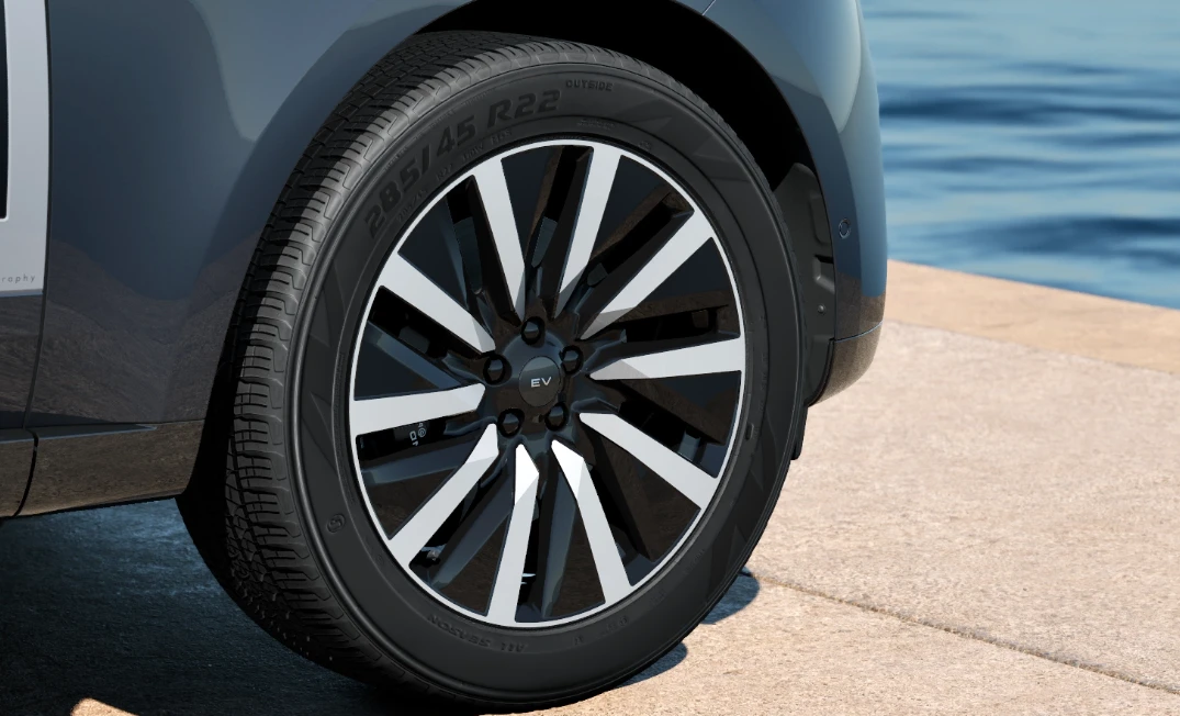 Land Rover-Range Rover-image-4