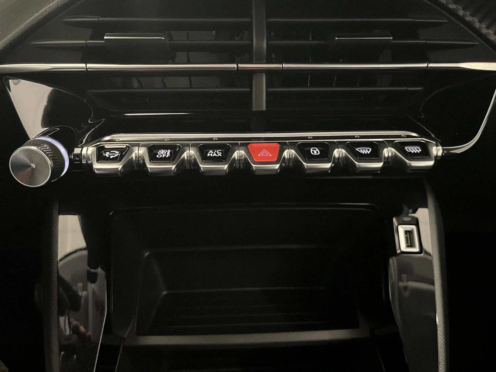 Peugeot-208-image-11